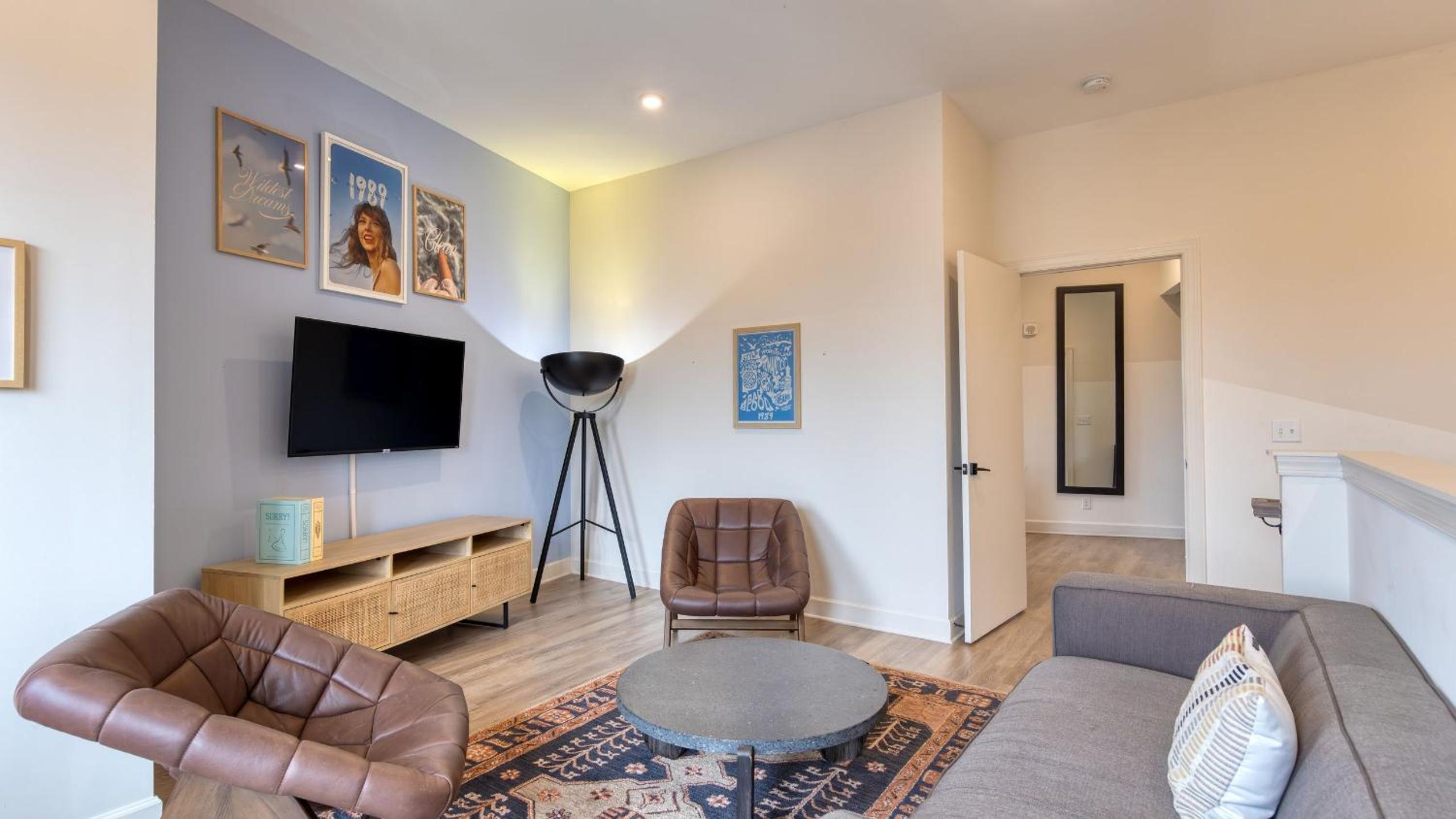 Sleeps 44 4 themed lofts w skyline balconies neon backdrops glam kitchens—perfect for Nashville group stays The Swift Retreat by AvantStay