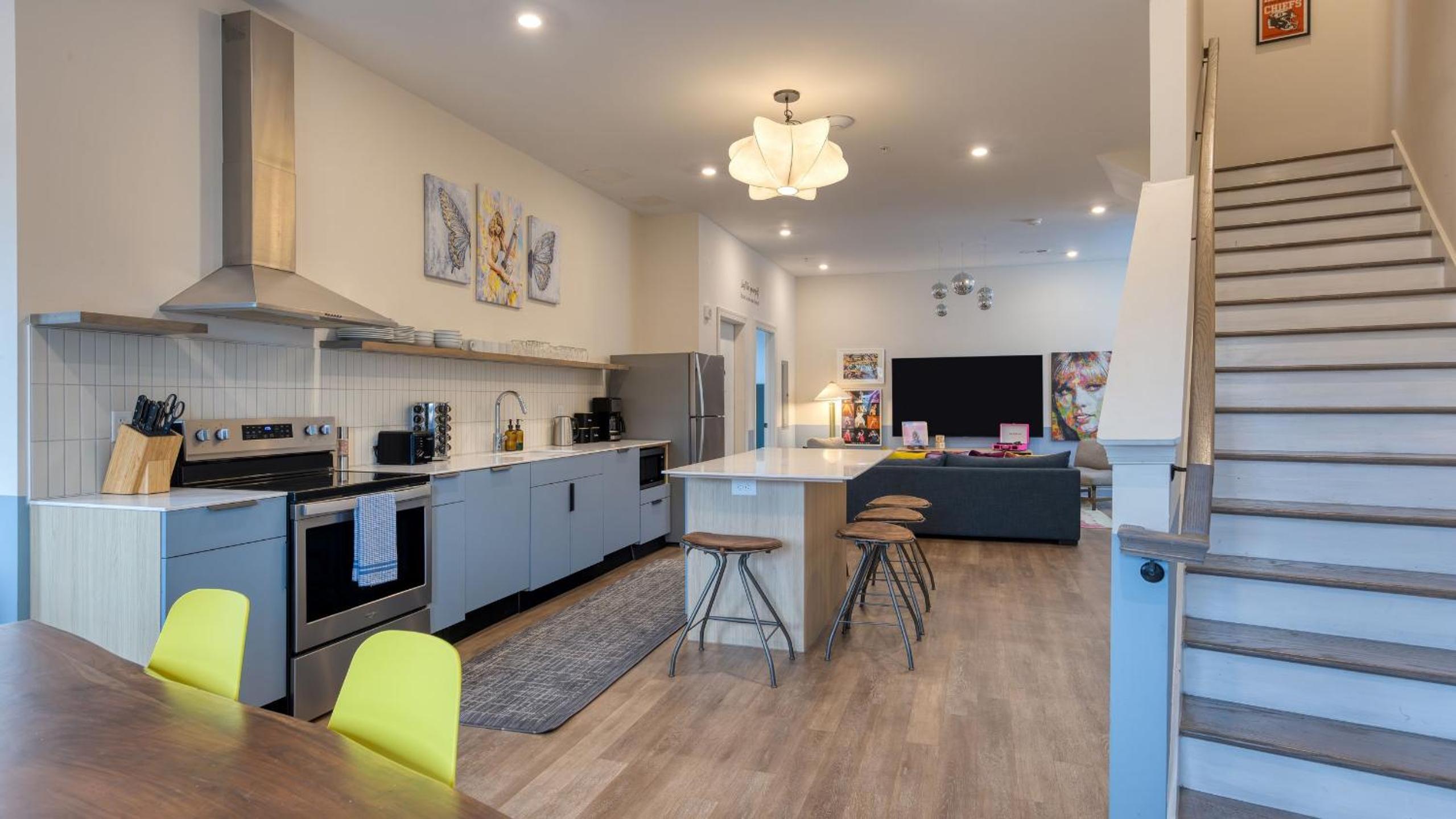 Sleeps 44 4 themed lofts w skyline balconies neon backdrops glam kitchens—perfect for Nashville group stays The Swift Retreat by AvantStay