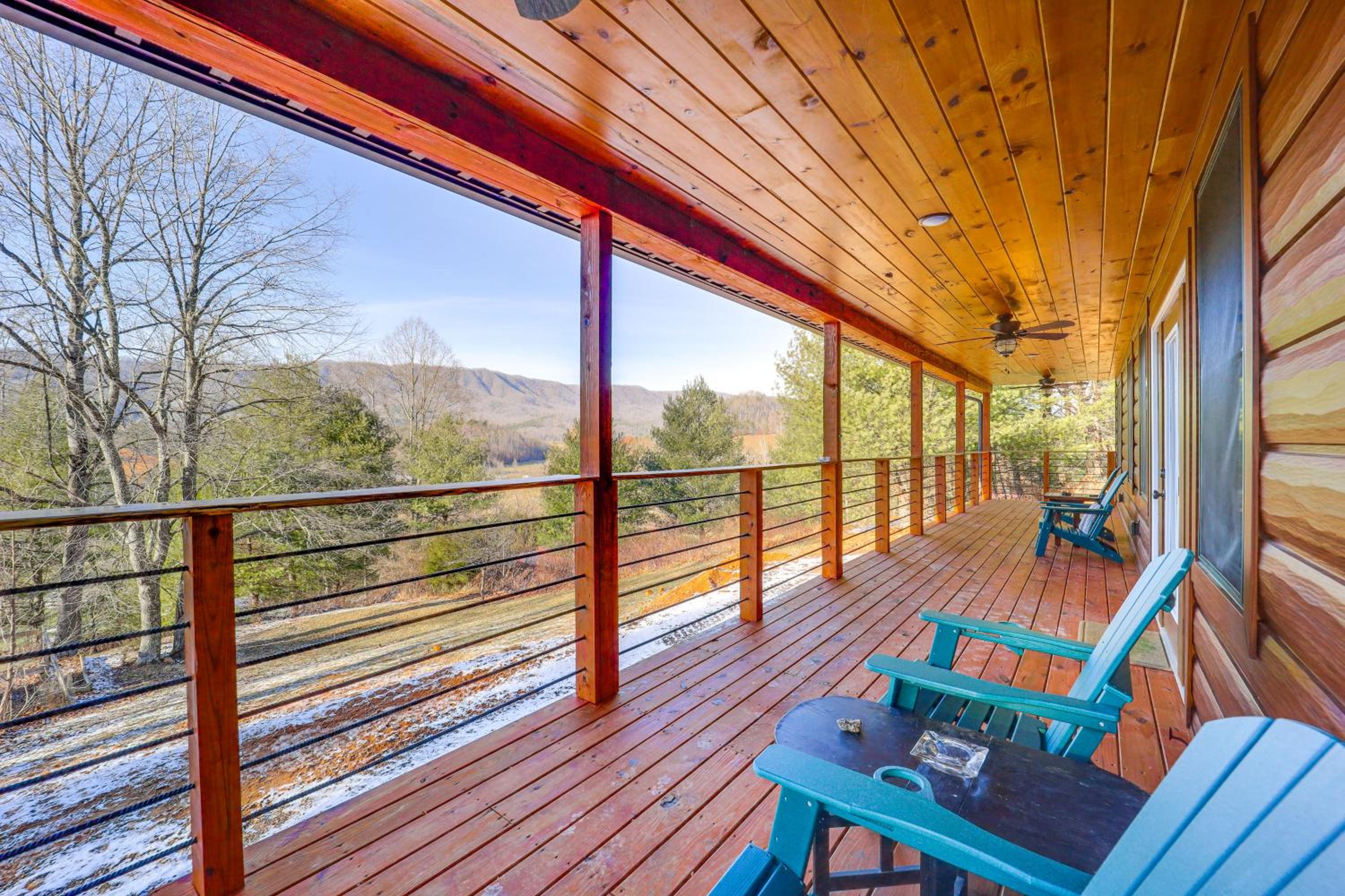1 Mi to Watauga Lake! Modern and Rustic Mtn Hideaway
