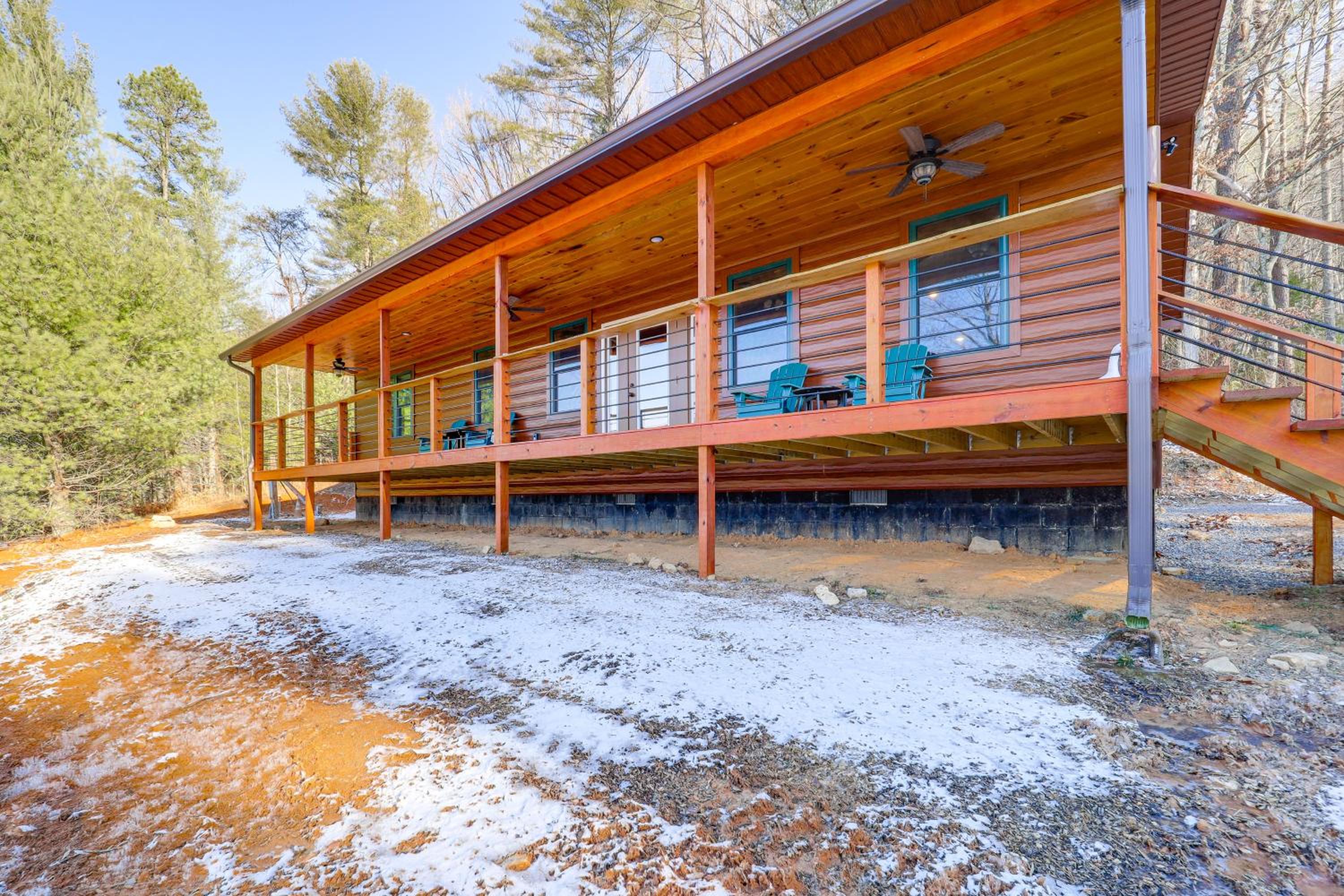 1 Mi to Watauga Lake! Modern and Rustic Mtn Hideaway