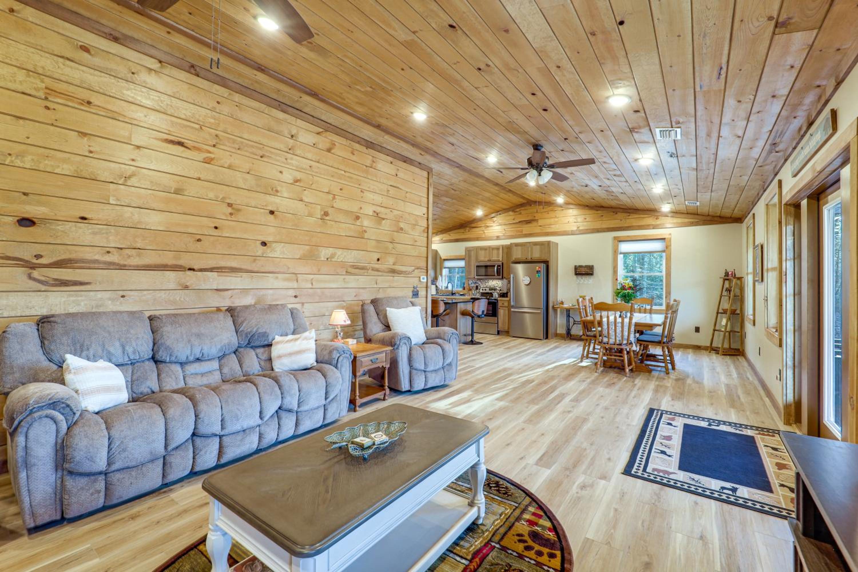 1 Mi to Watauga Lake! Modern and Rustic Mtn Hideaway