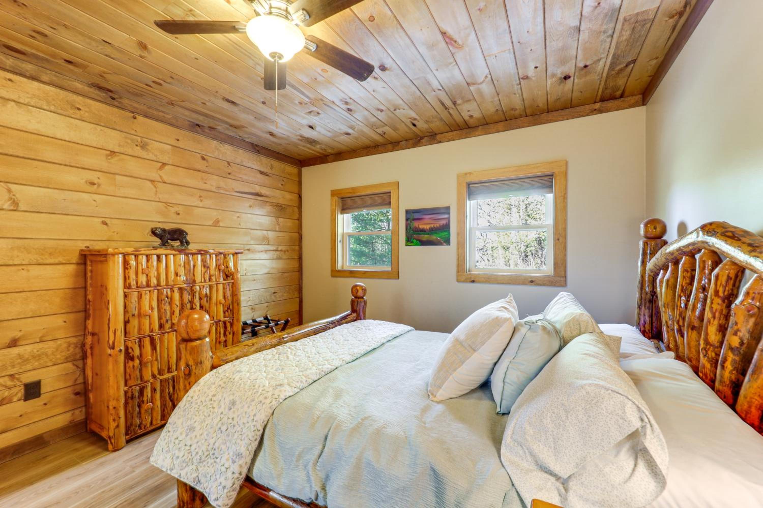 1 Mi to Watauga Lake! Modern and Rustic Mtn Hideaway