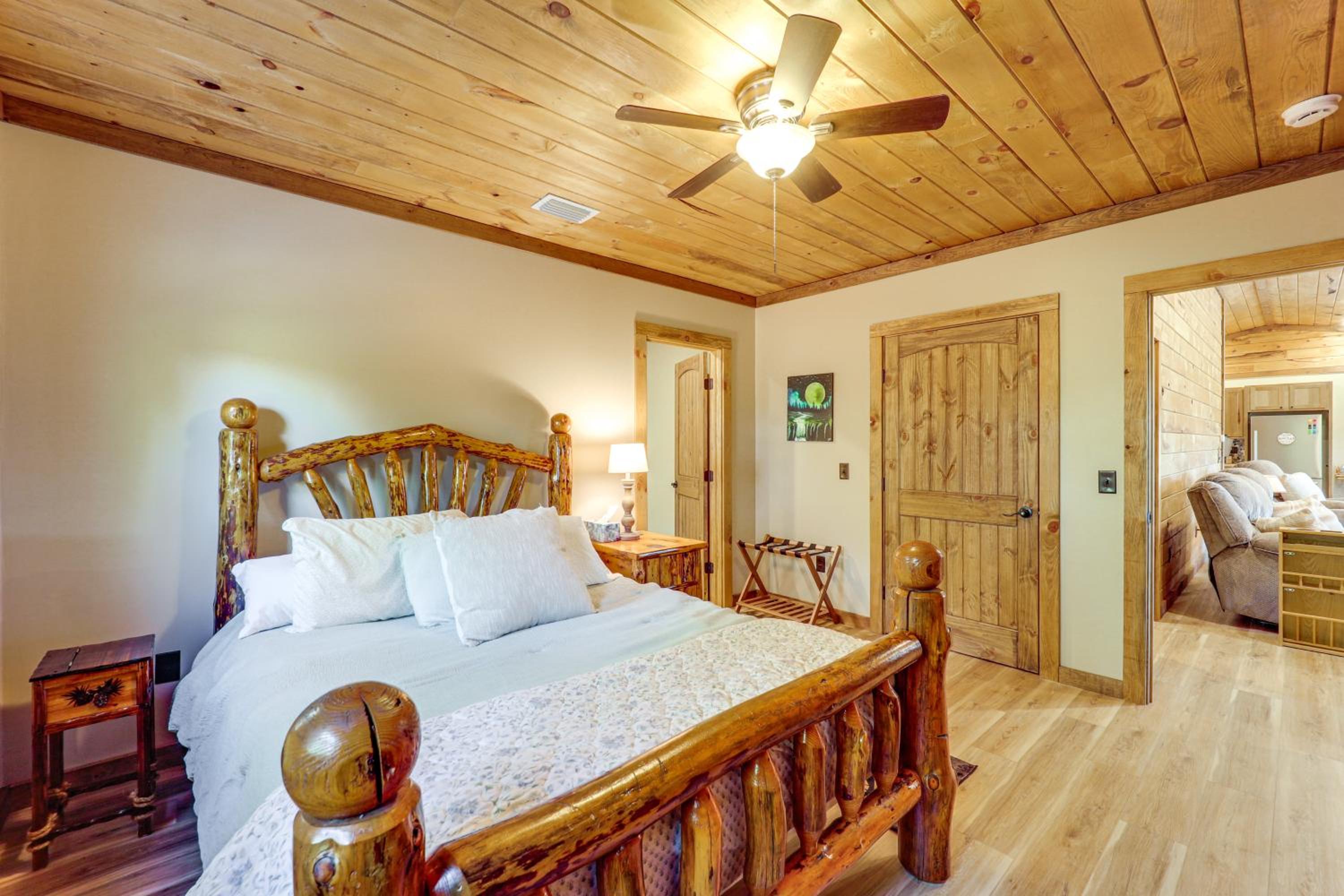 1 Mi to Watauga Lake! Modern and Rustic Mtn Hideaway