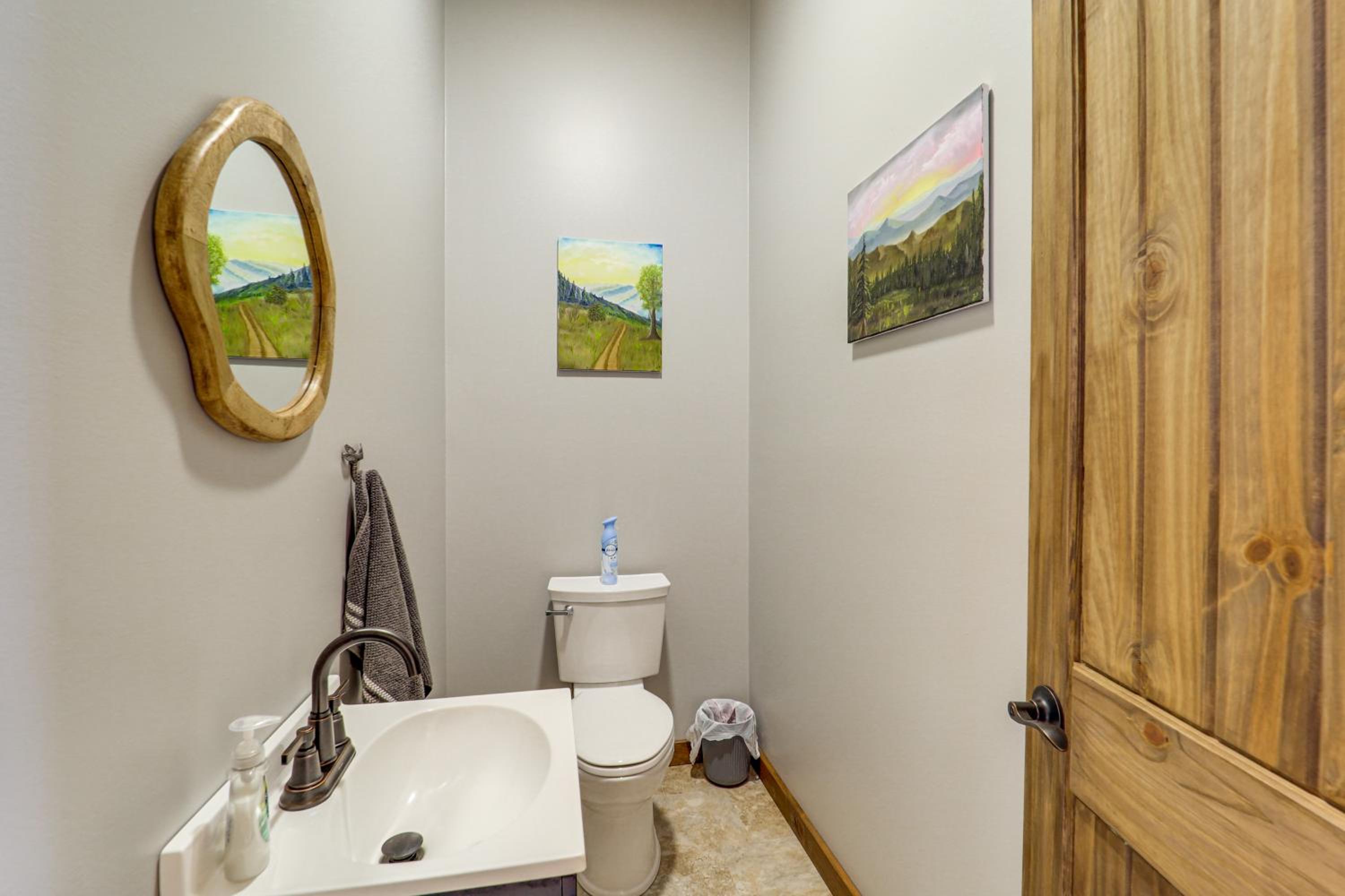 1 Mi to Watauga Lake! Modern and Rustic Mtn Hideaway