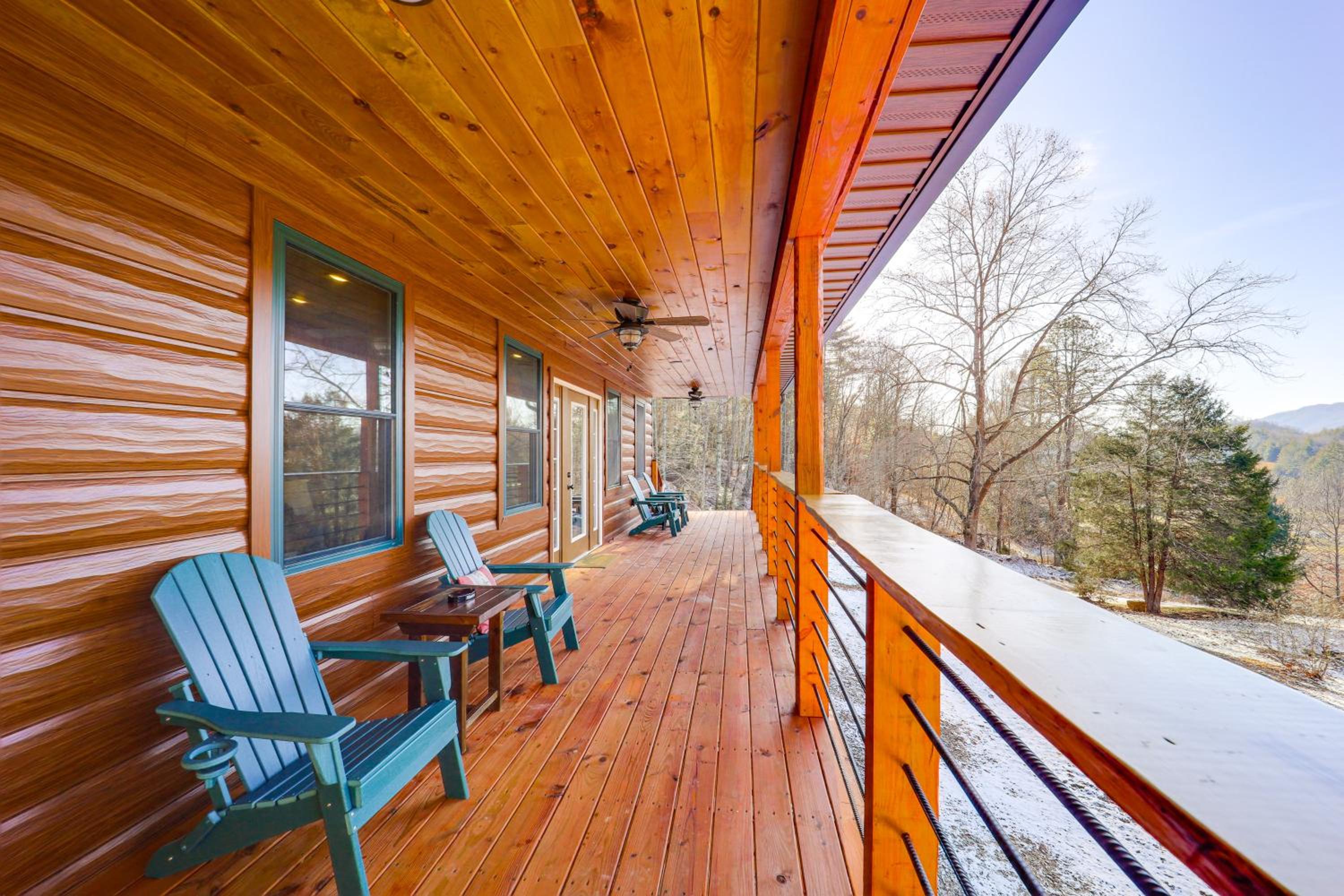 1 Mi to Watauga Lake! Modern and Rustic Mtn Hideaway