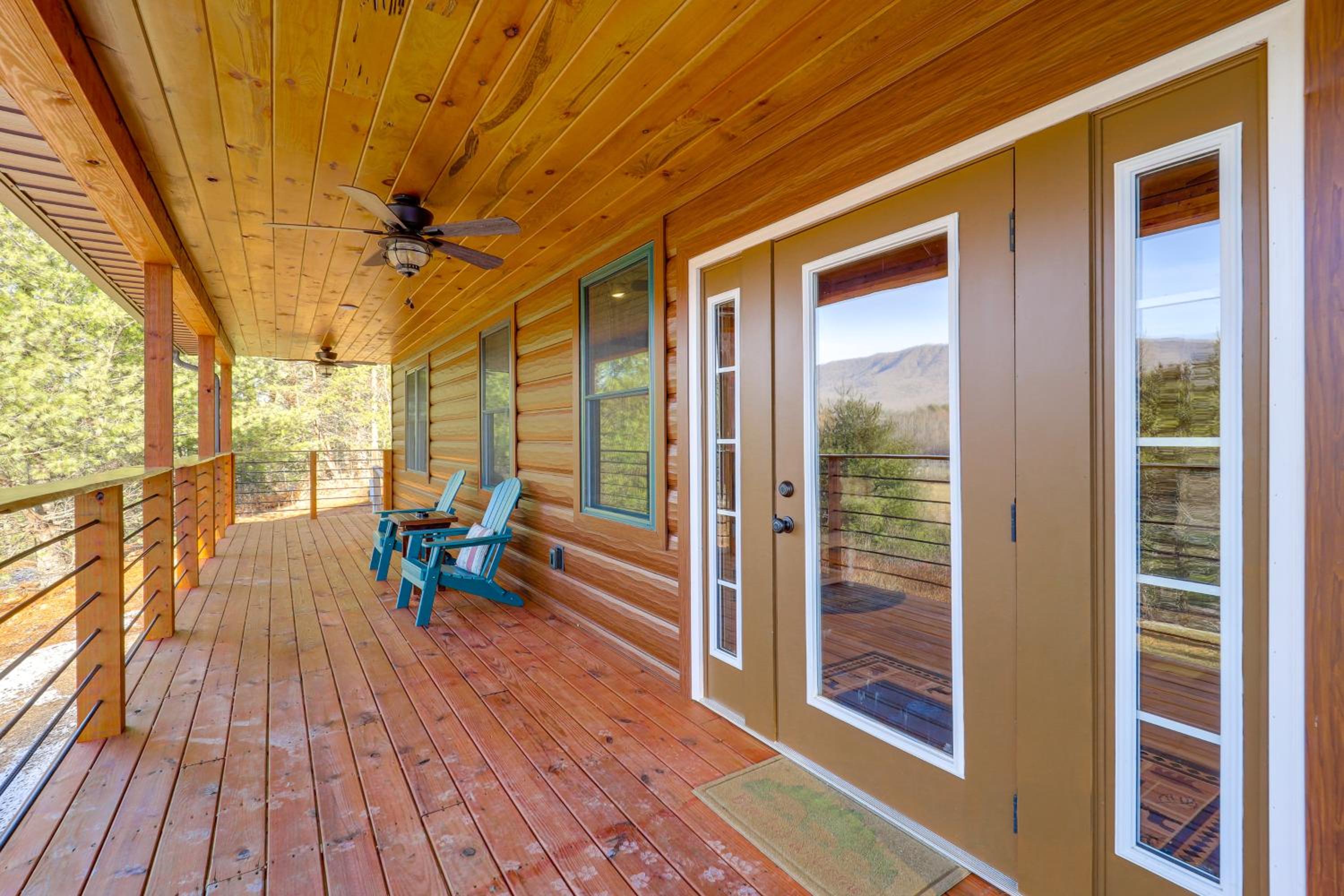 1 Mi to Watauga Lake! Modern and Rustic Mtn Hideaway