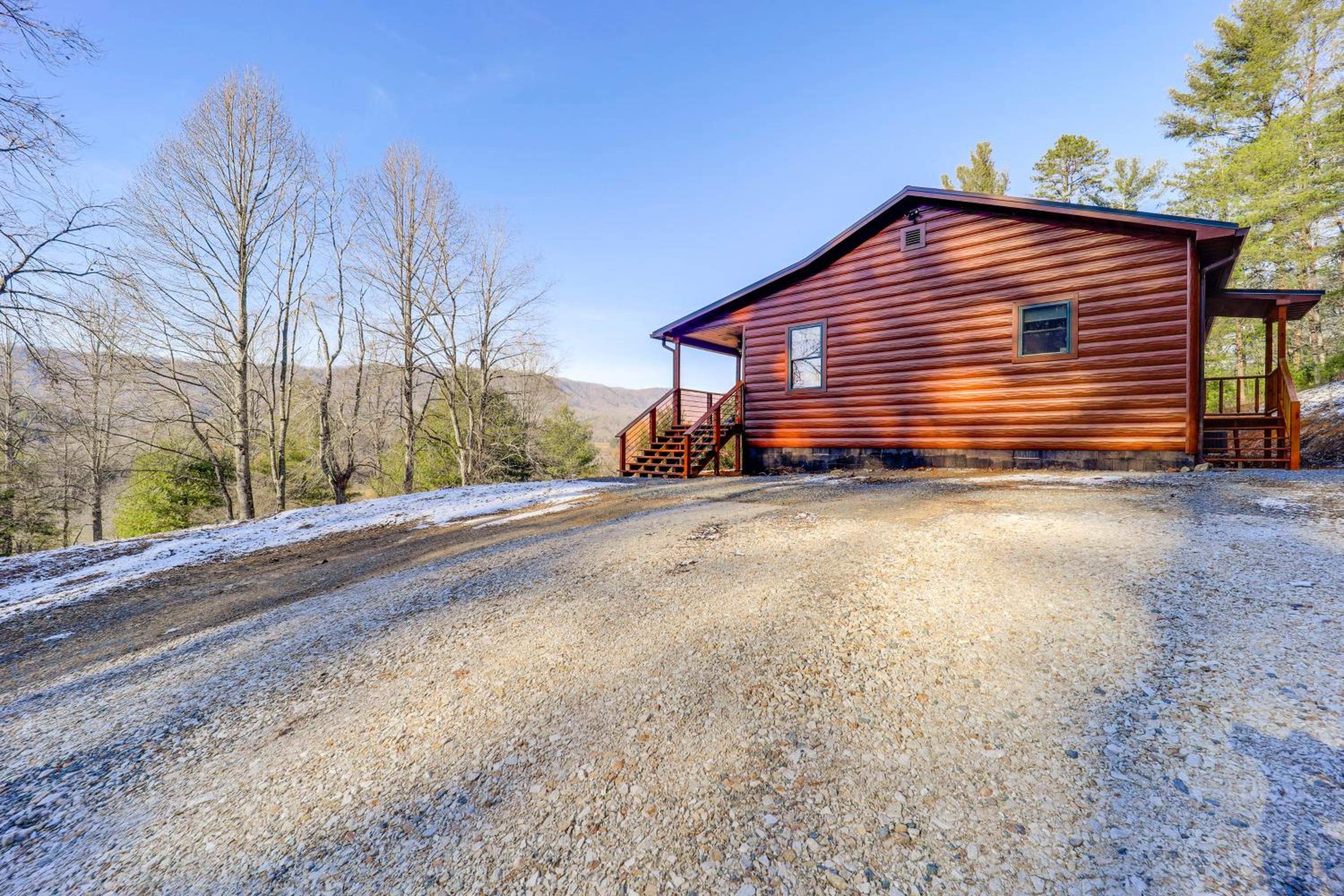 1 Mi to Watauga Lake! Modern and Rustic Mtn Hideaway