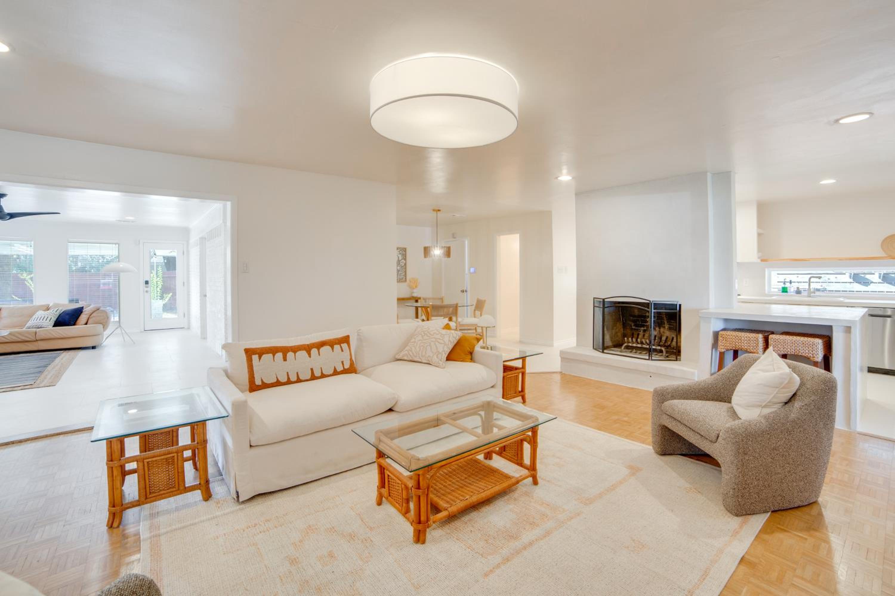 6 Mi to NorthPark Center Quiet Dallas Getaway!