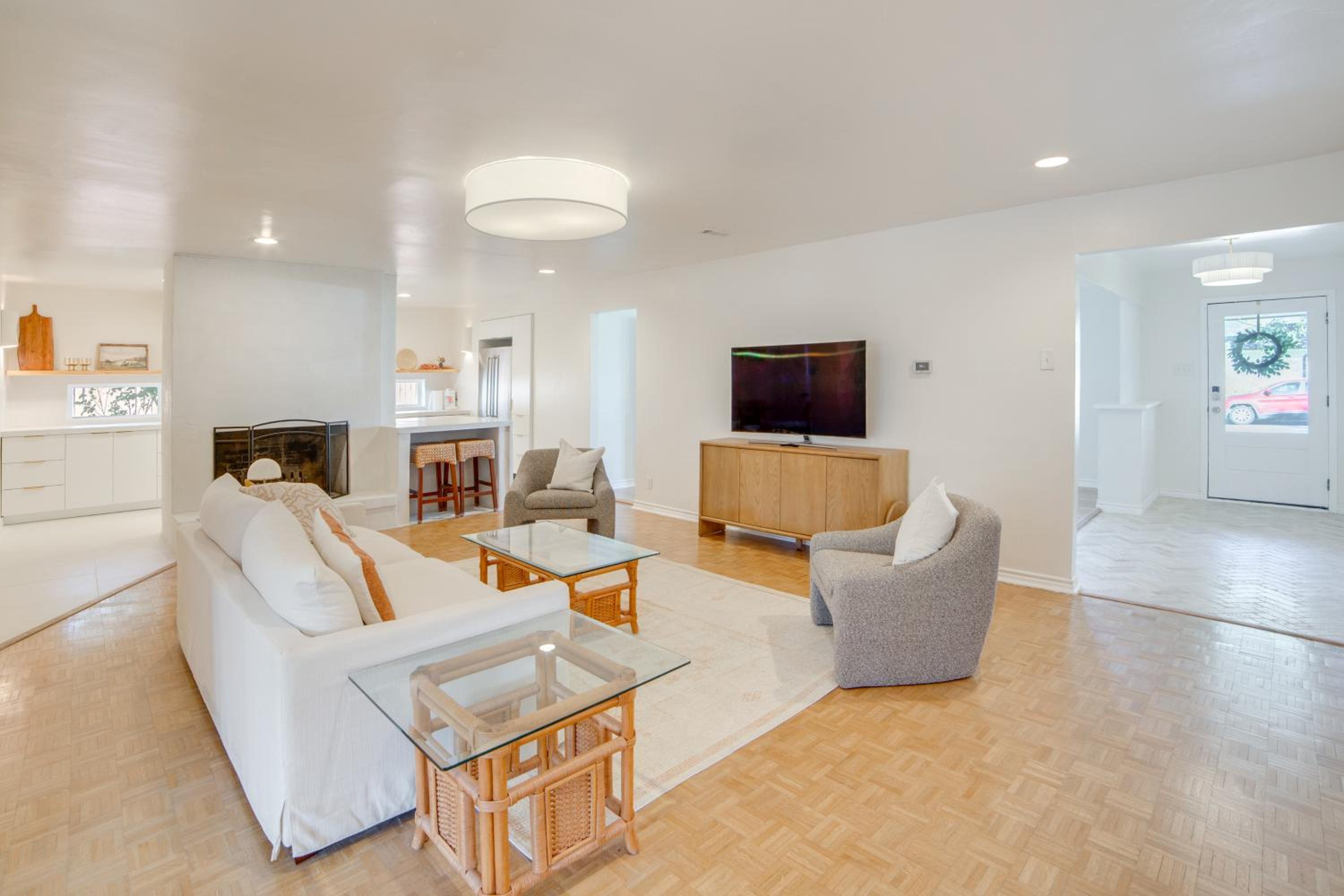 6 Mi to NorthPark Center Quiet Dallas Getaway!