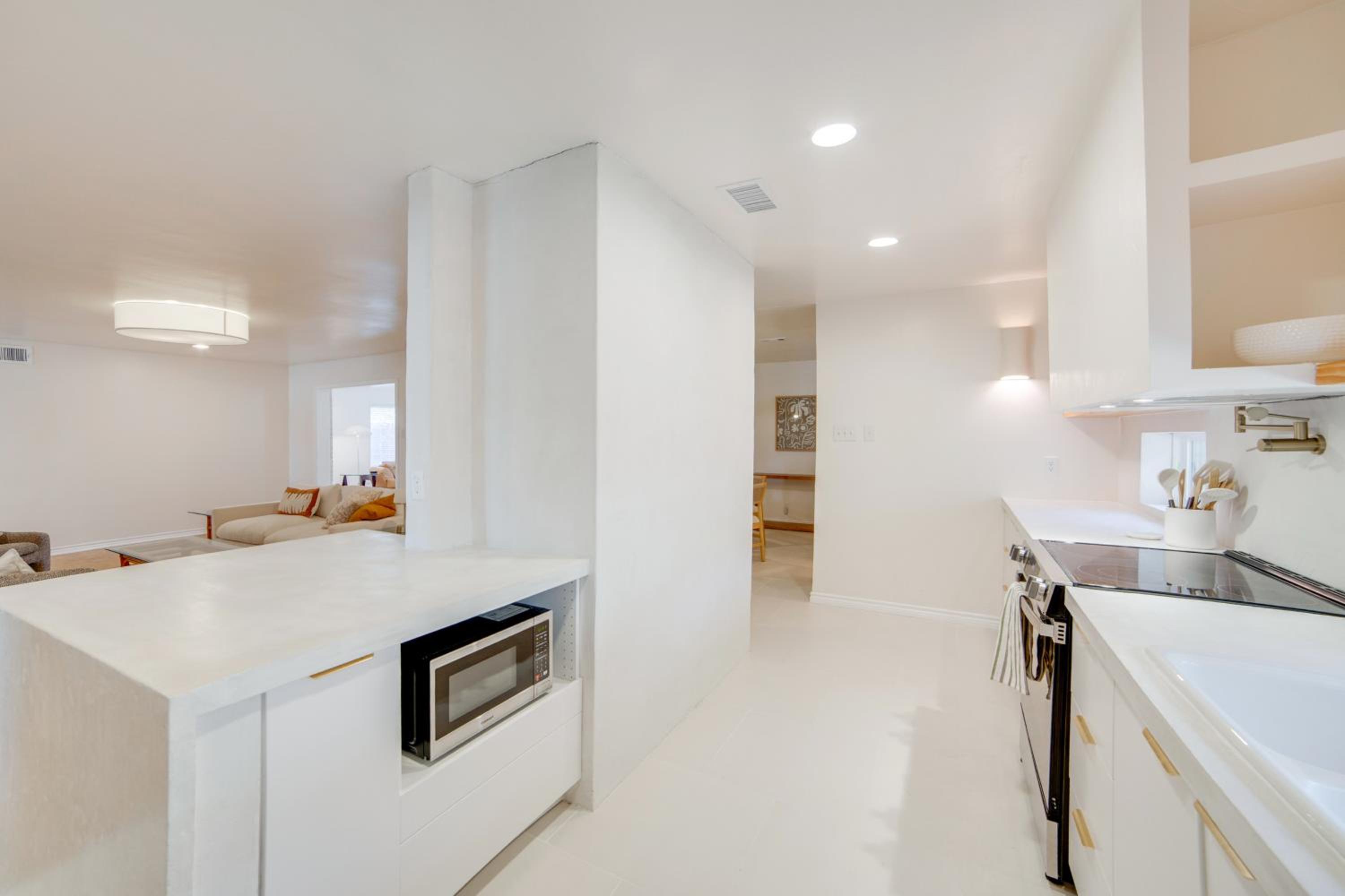 6 Mi to NorthPark Center Quiet Dallas Getaway!