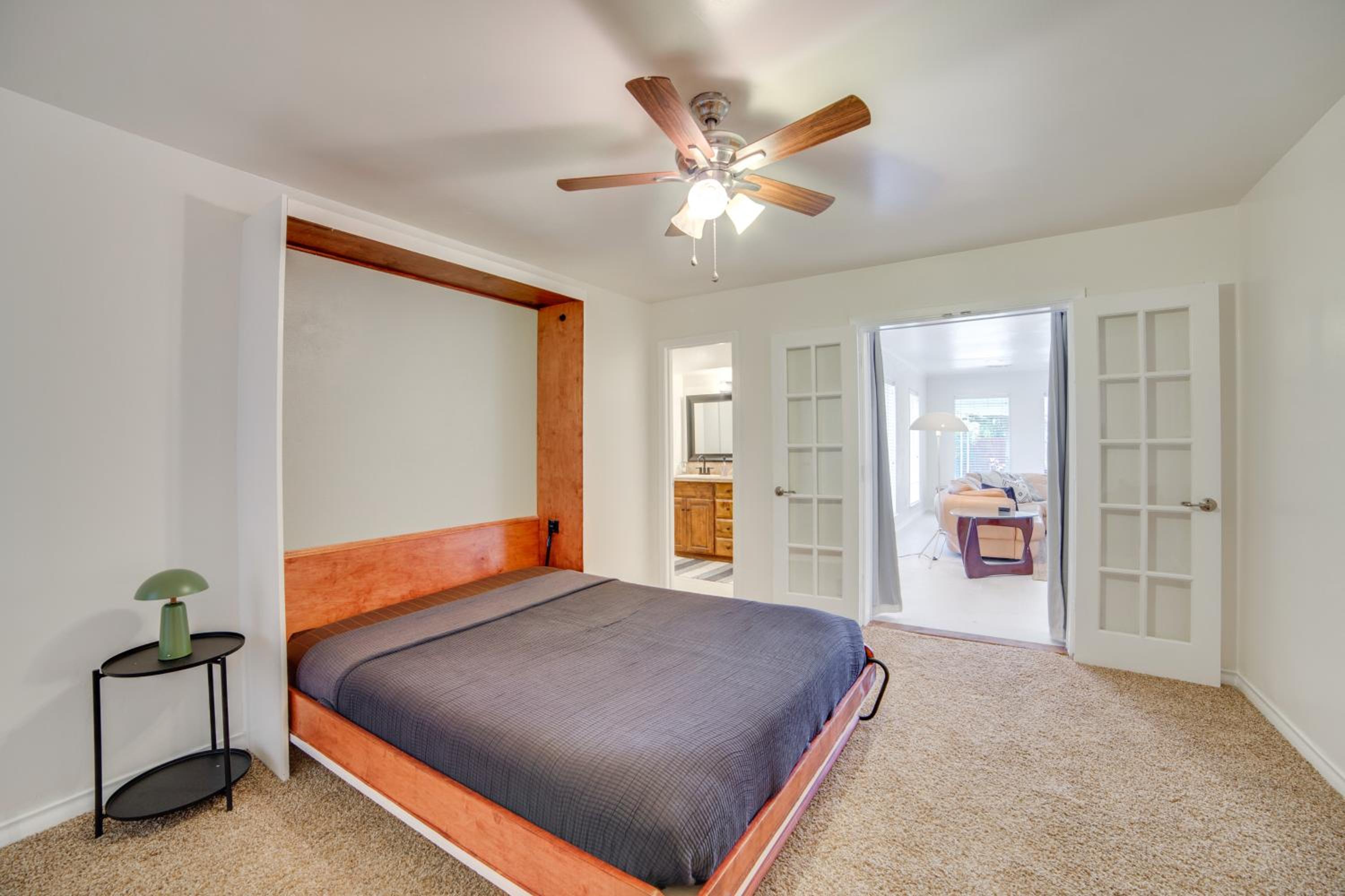 6 Mi to NorthPark Center Quiet Dallas Getaway!