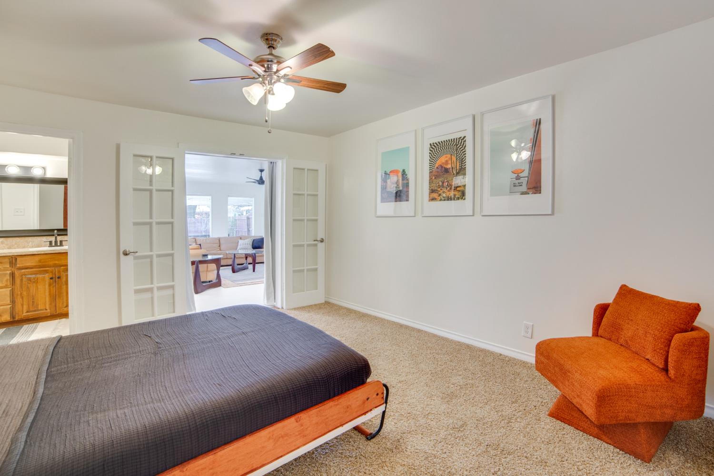 6 Mi to NorthPark Center Quiet Dallas Getaway!