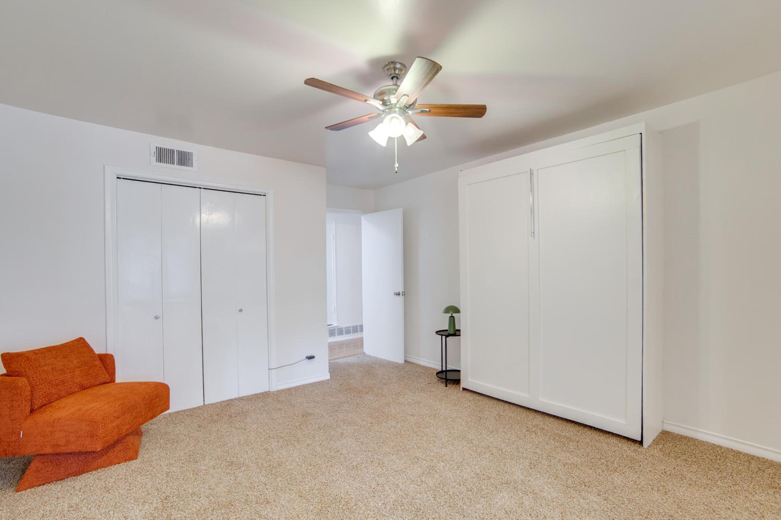 6 Mi to NorthPark Center Quiet Dallas Getaway!