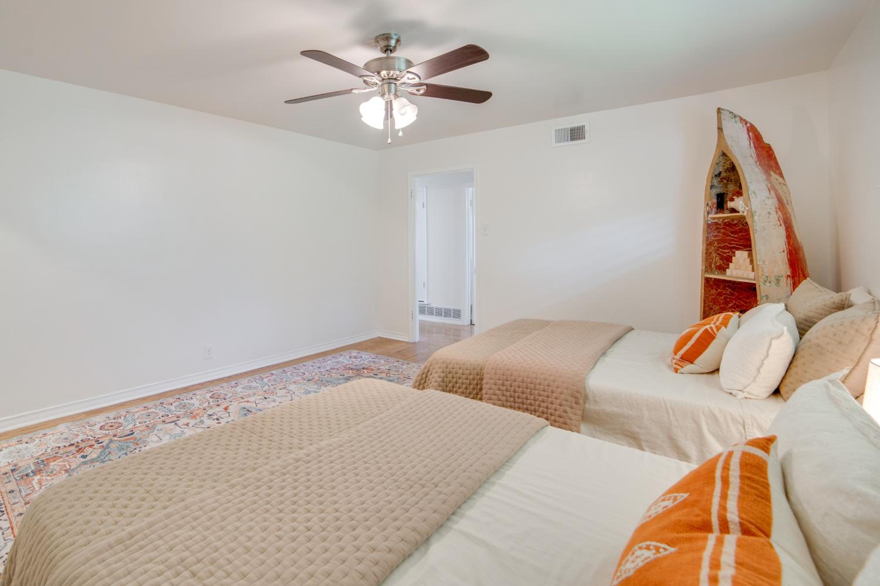 6 Mi to NorthPark Center Quiet Dallas Getaway!