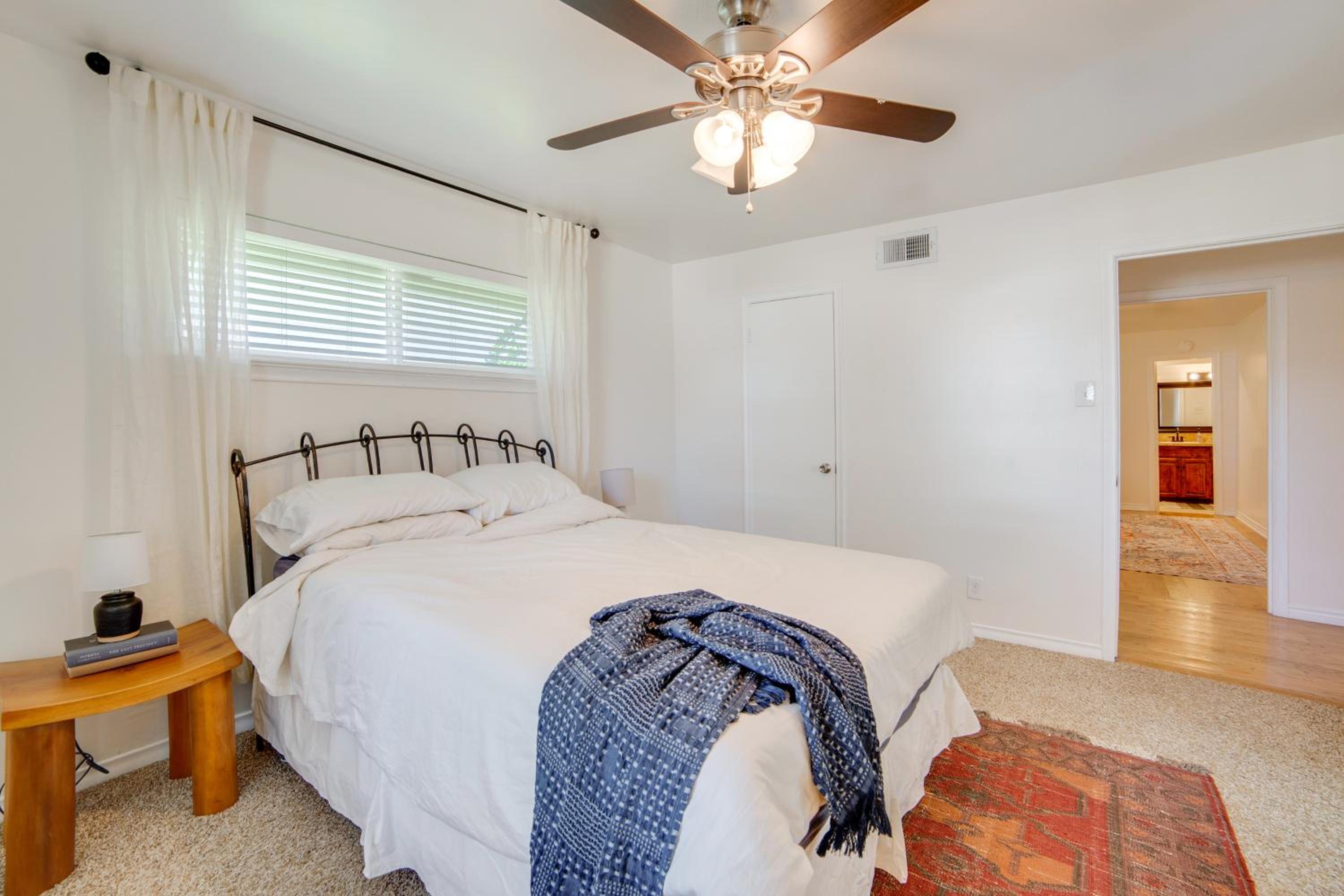 6 Mi to NorthPark Center Quiet Dallas Getaway!