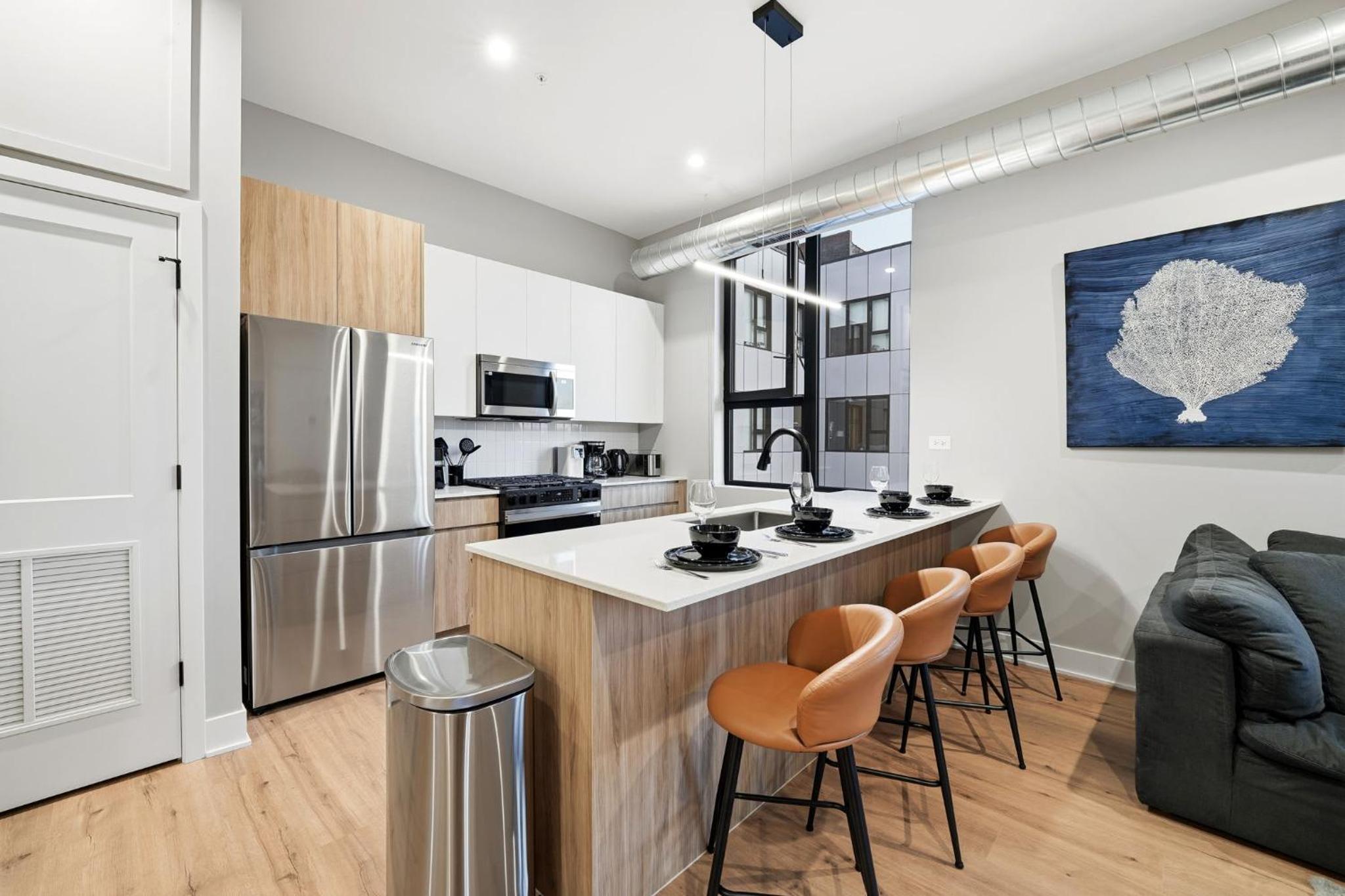 Edgewater Apt with Free Parking Gym Modern Living