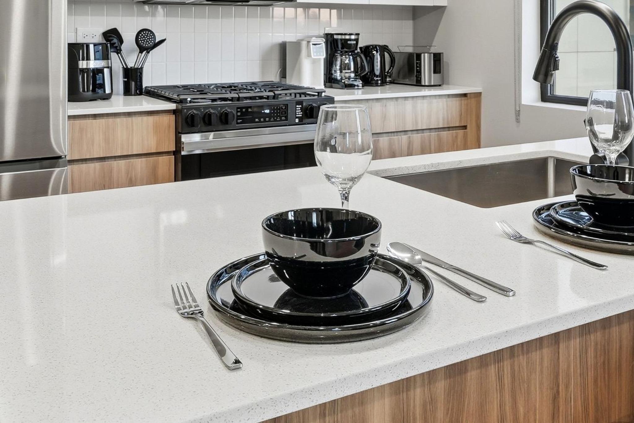 Edgewater Apt with Free Parking Gym Modern Living