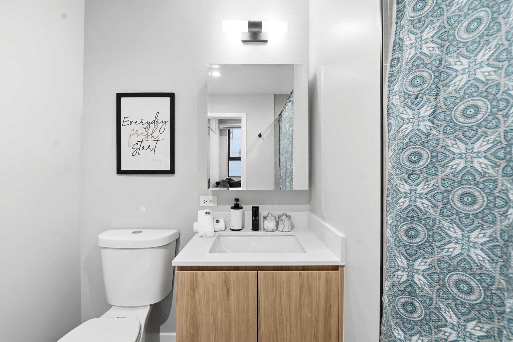Edgewater Apt with Free Parking Gym Modern Living