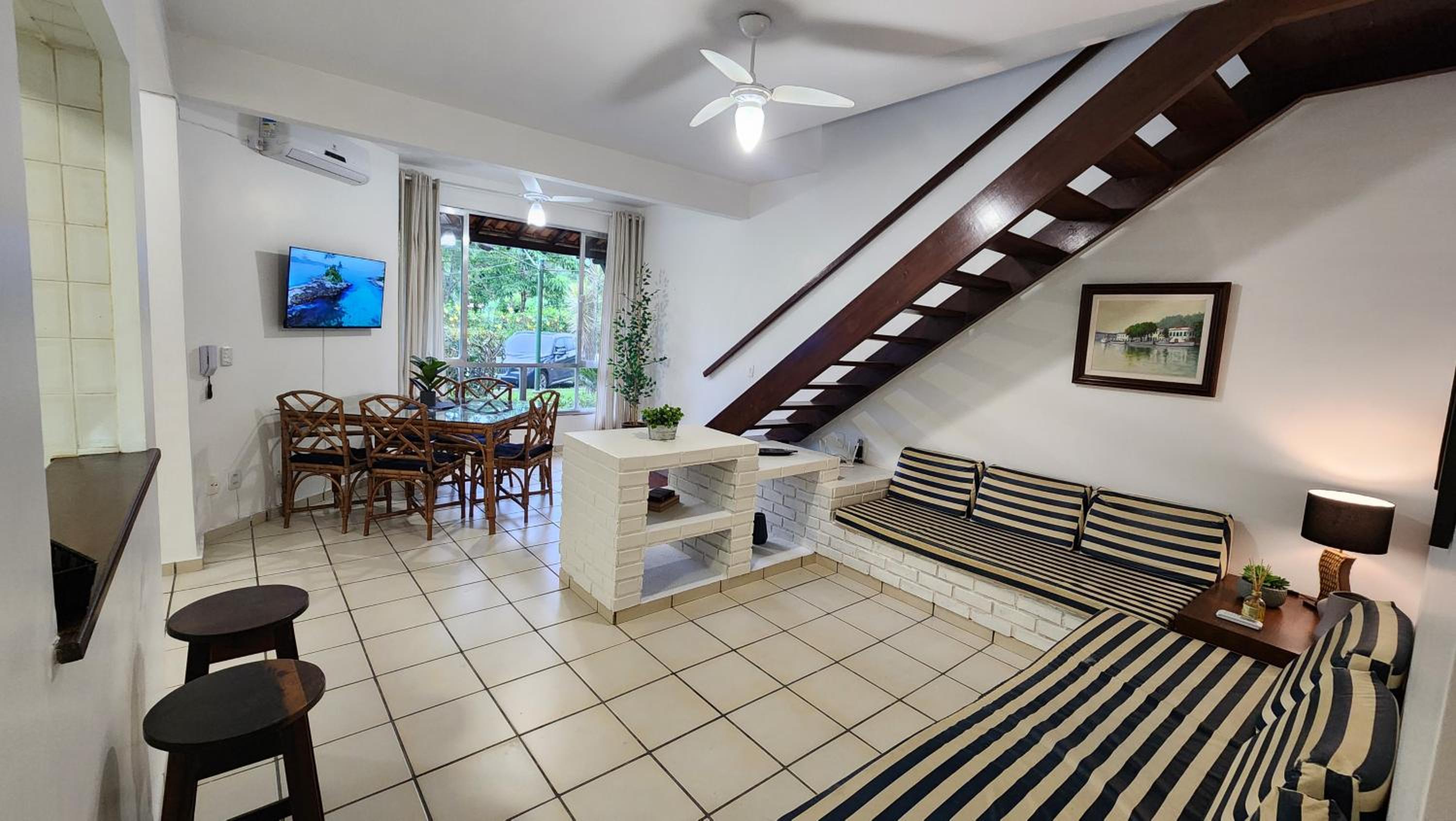 Duplex com Hidro em Condomínio Luxo com 3 Praias