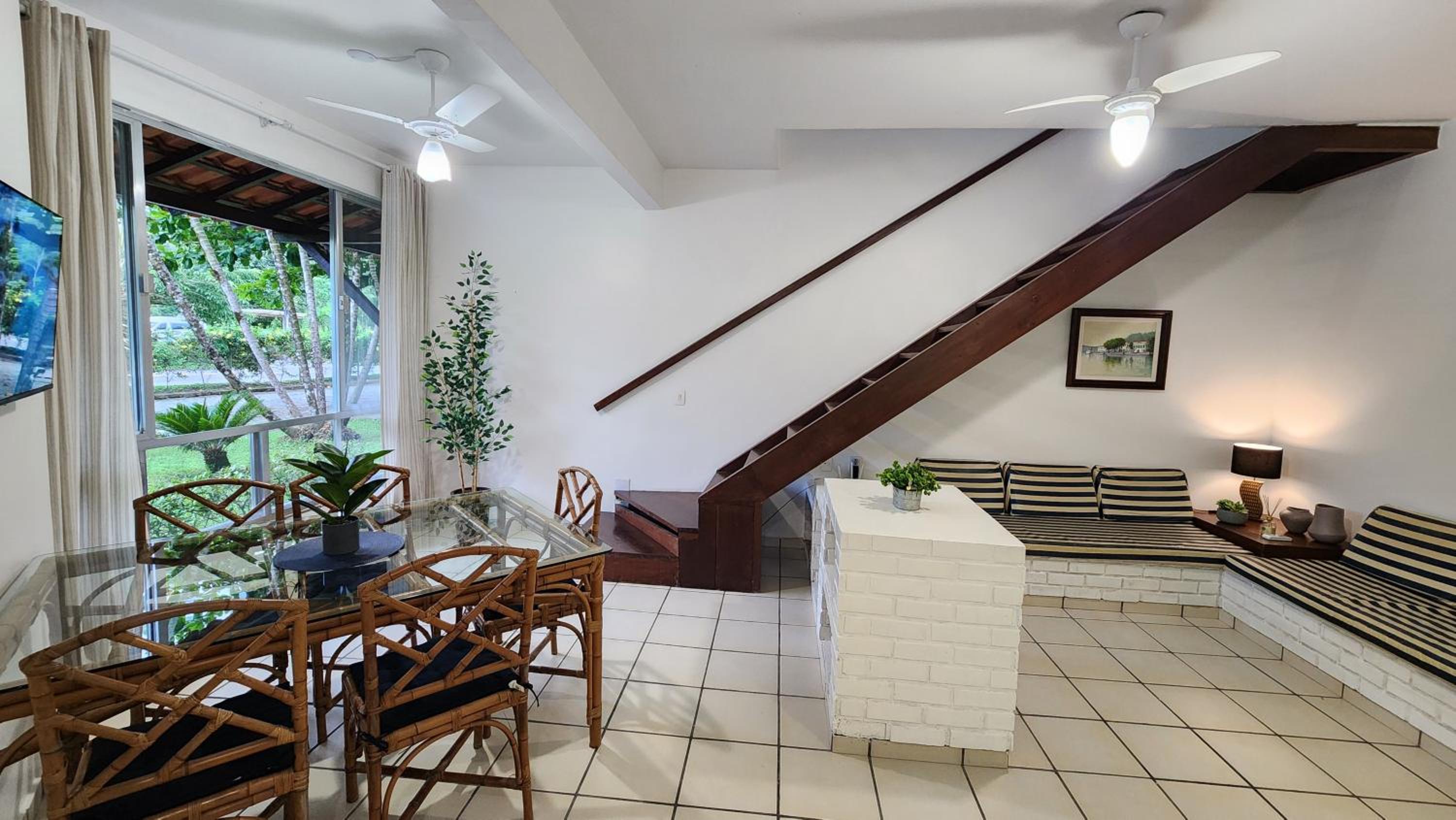 Duplex com Hidro em Condomínio Luxo com 3 Praias