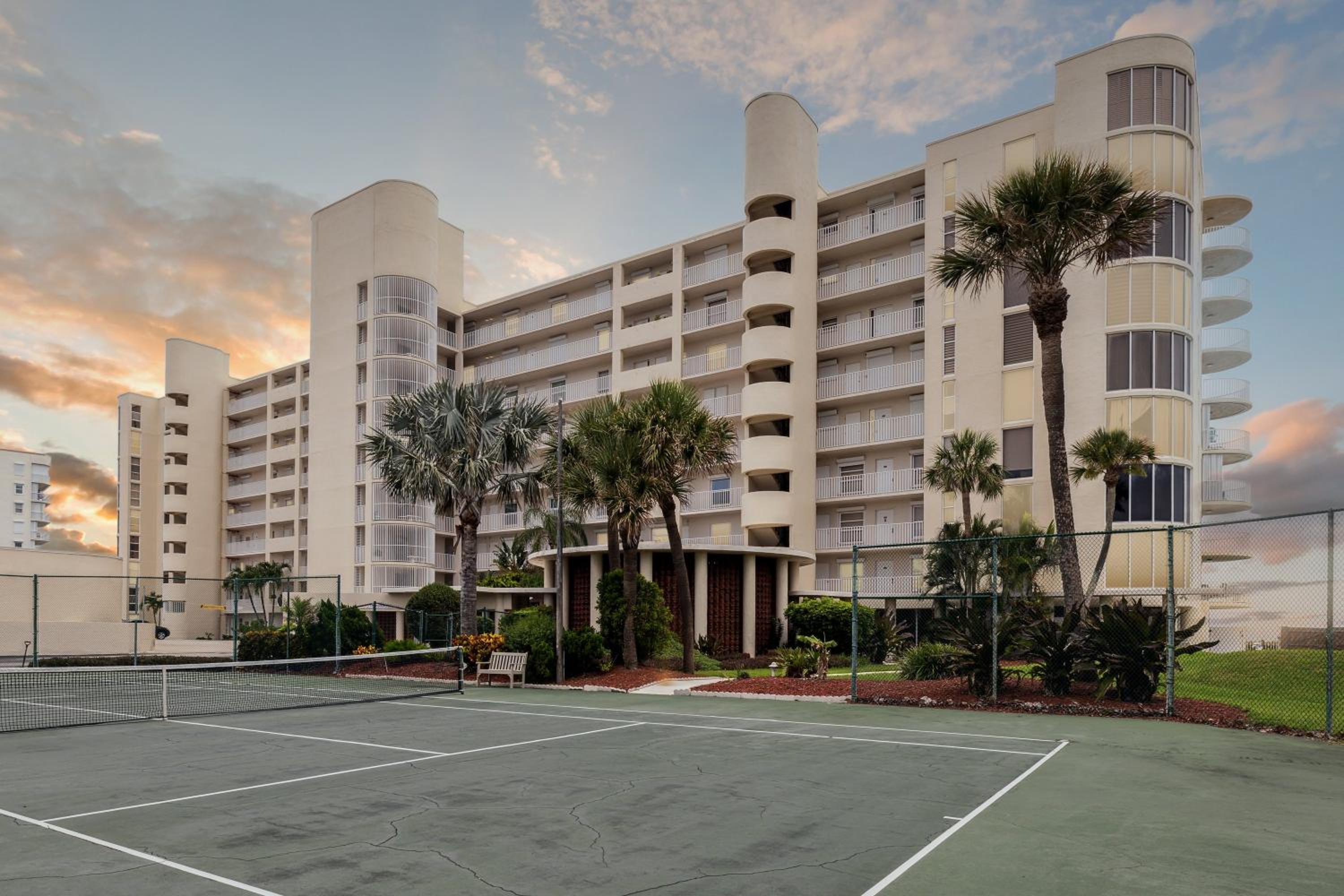 Ocean Walk 506