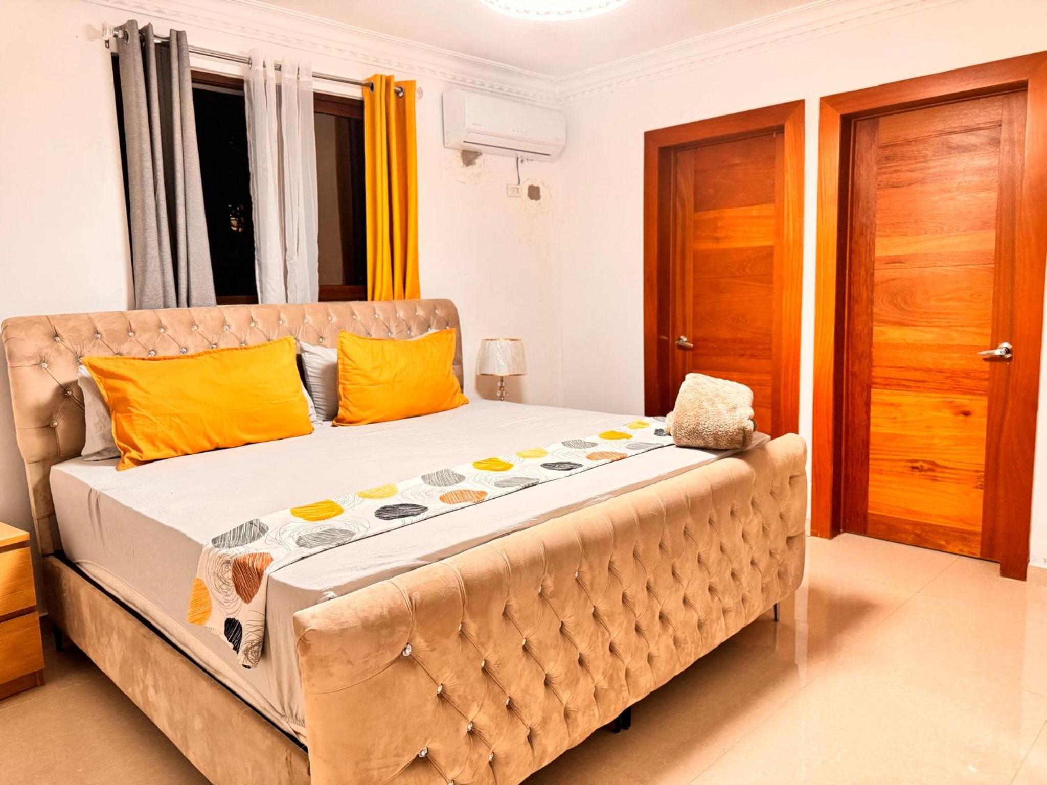 Santiago Amazing 4bedrooms Apt for group, spectacular WIFI, close to all fun