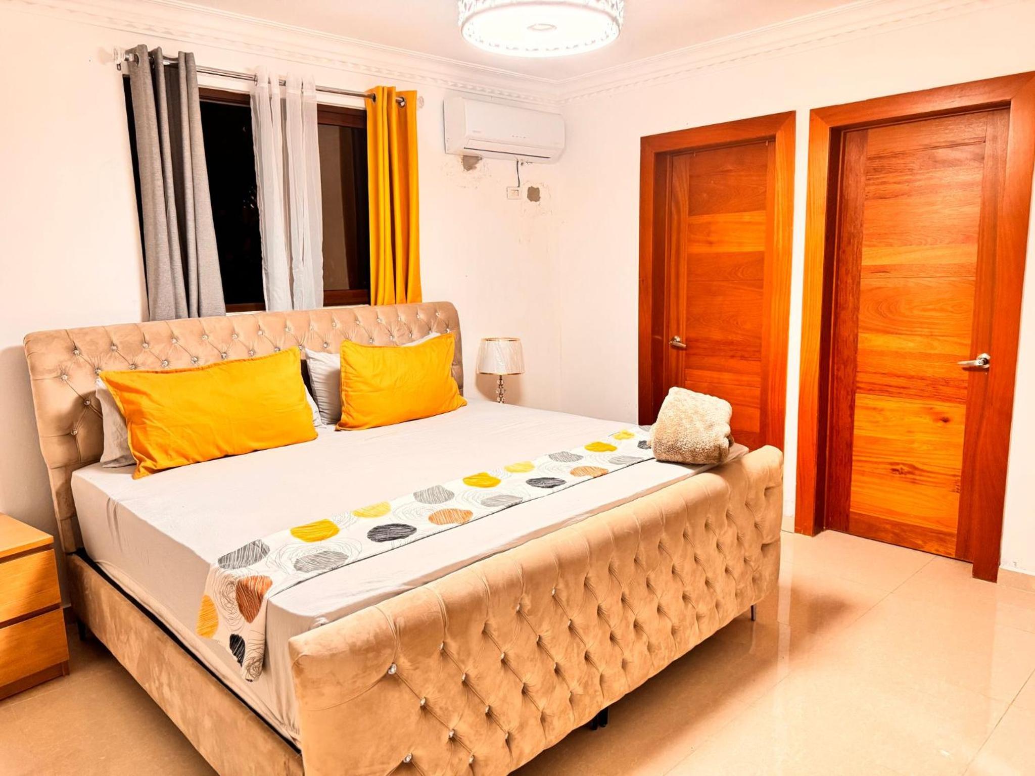 Santiago Amazing 4bedrooms Apt for group, spectacular WIFI, close to all fun