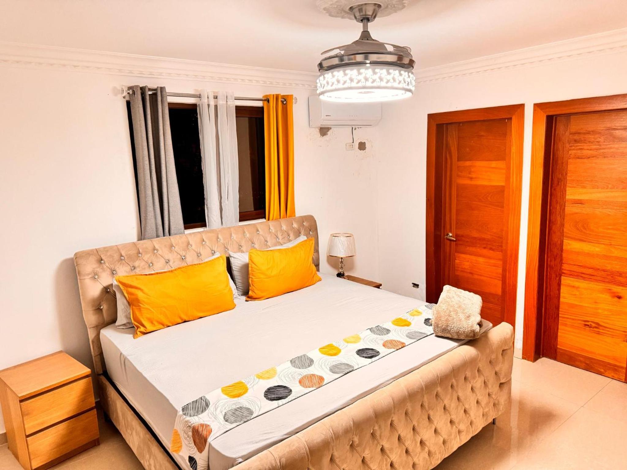 Santiago Amazing 4bedrooms Apt for group, spectacular WIFI, close to all fun
