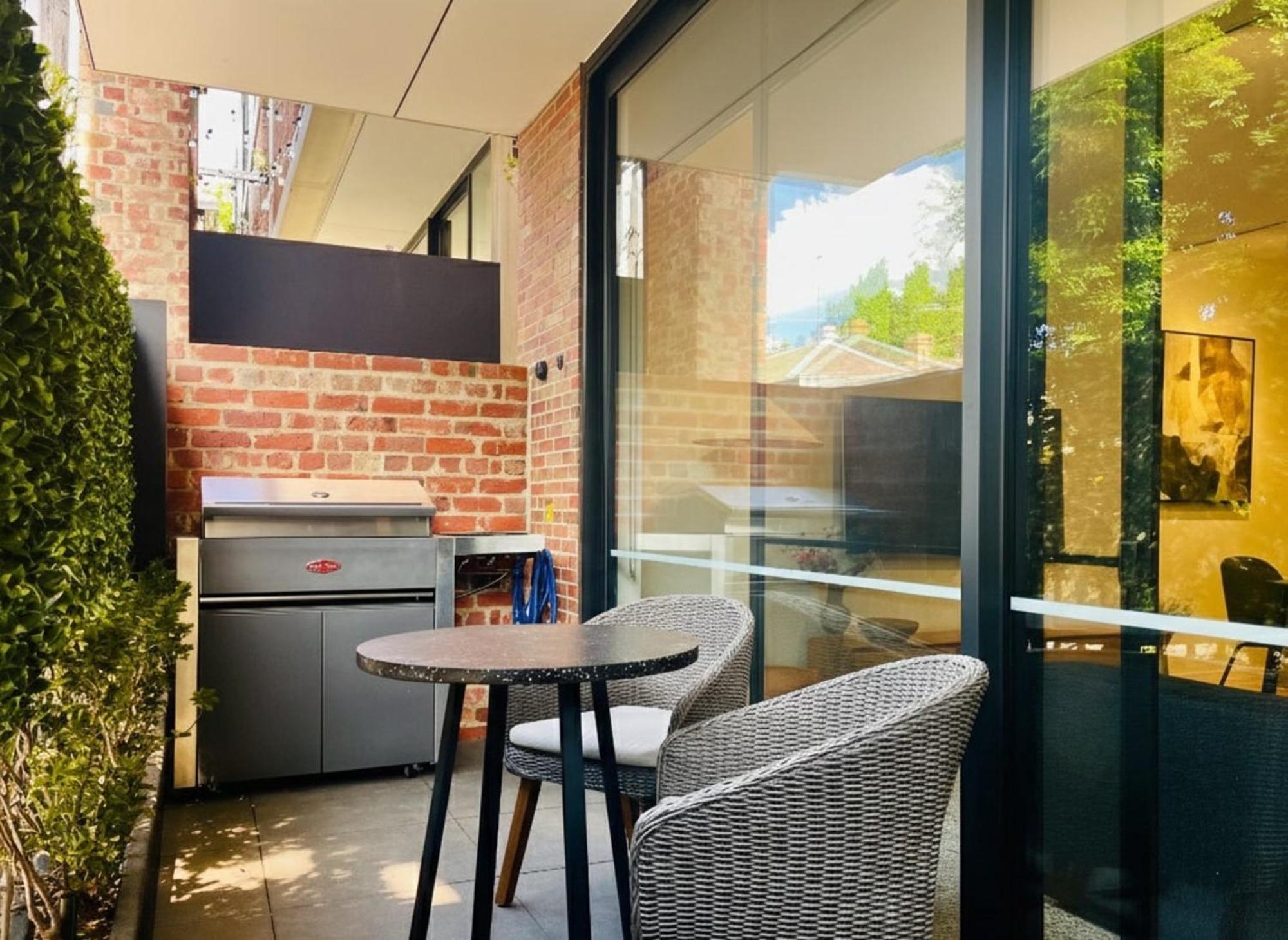 Stylish 3-Bed Townhouse in Vibrant Fitzroy