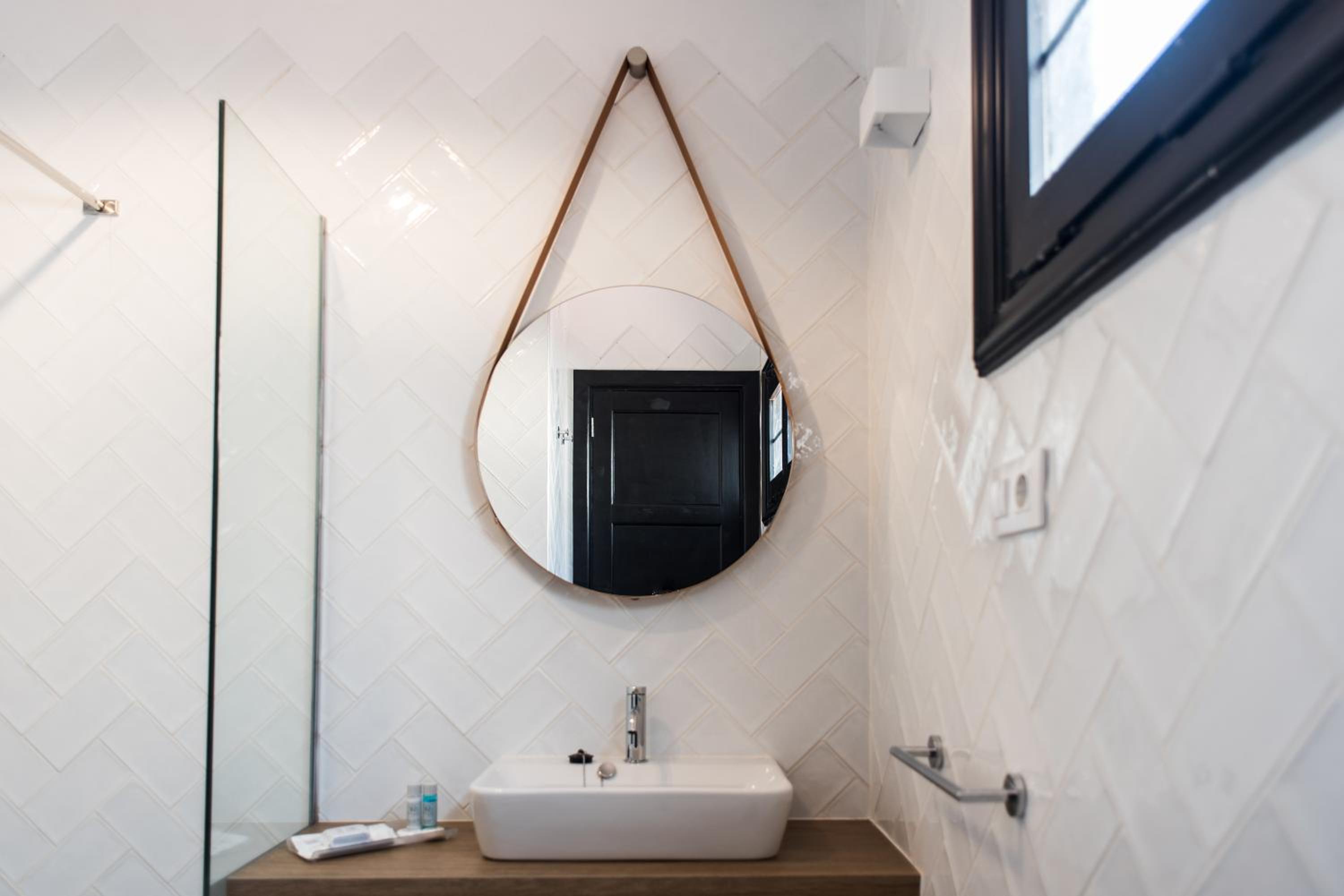 Los Cardones Boutique Village en Playa de las Americas — bathroom