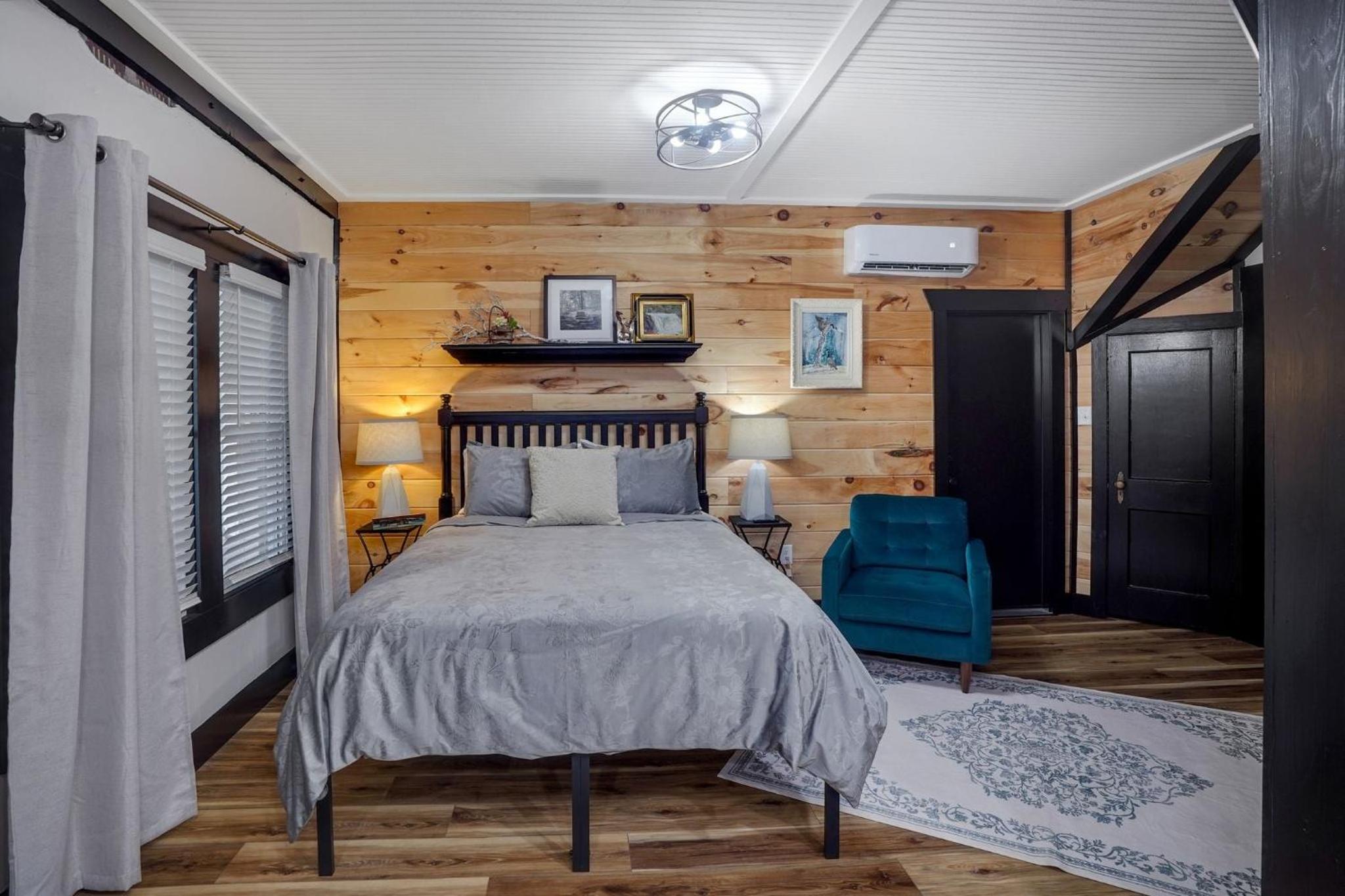 Rustic KY Retreat, Columbia House Unit B apts