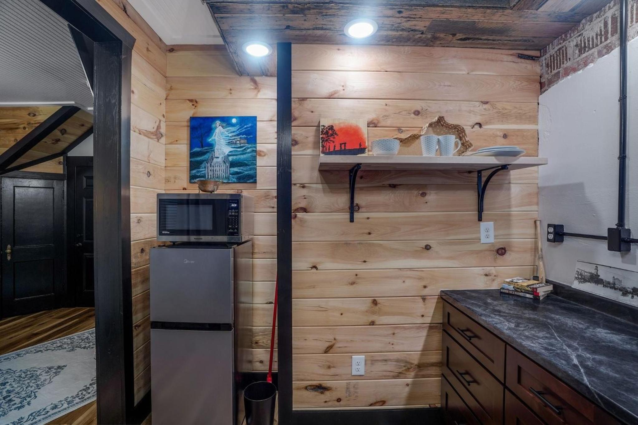 Rustic KY Retreat, Columbia House Unit B apts