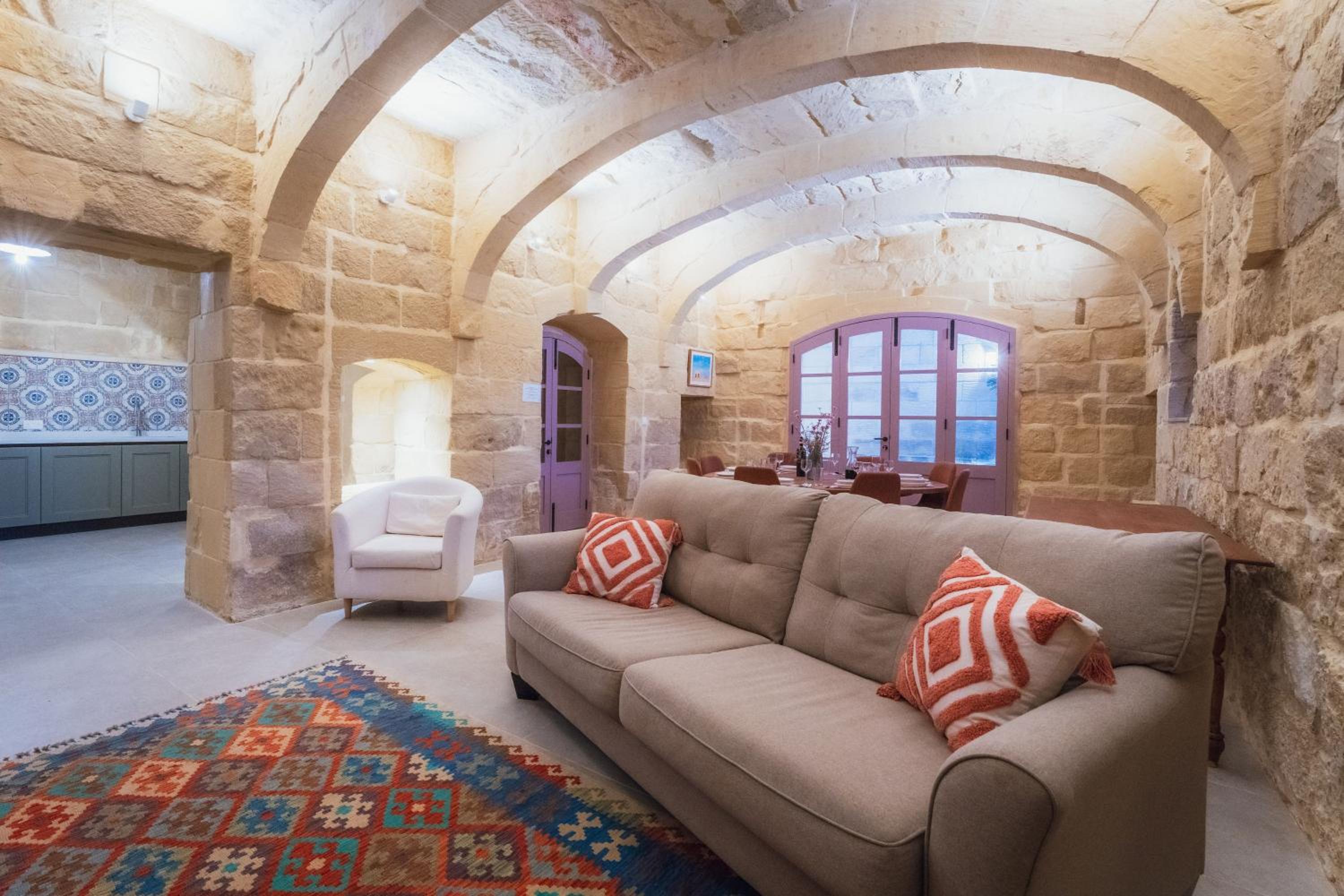San Lawrenz Farmhouse Rustic Retreat with Pool