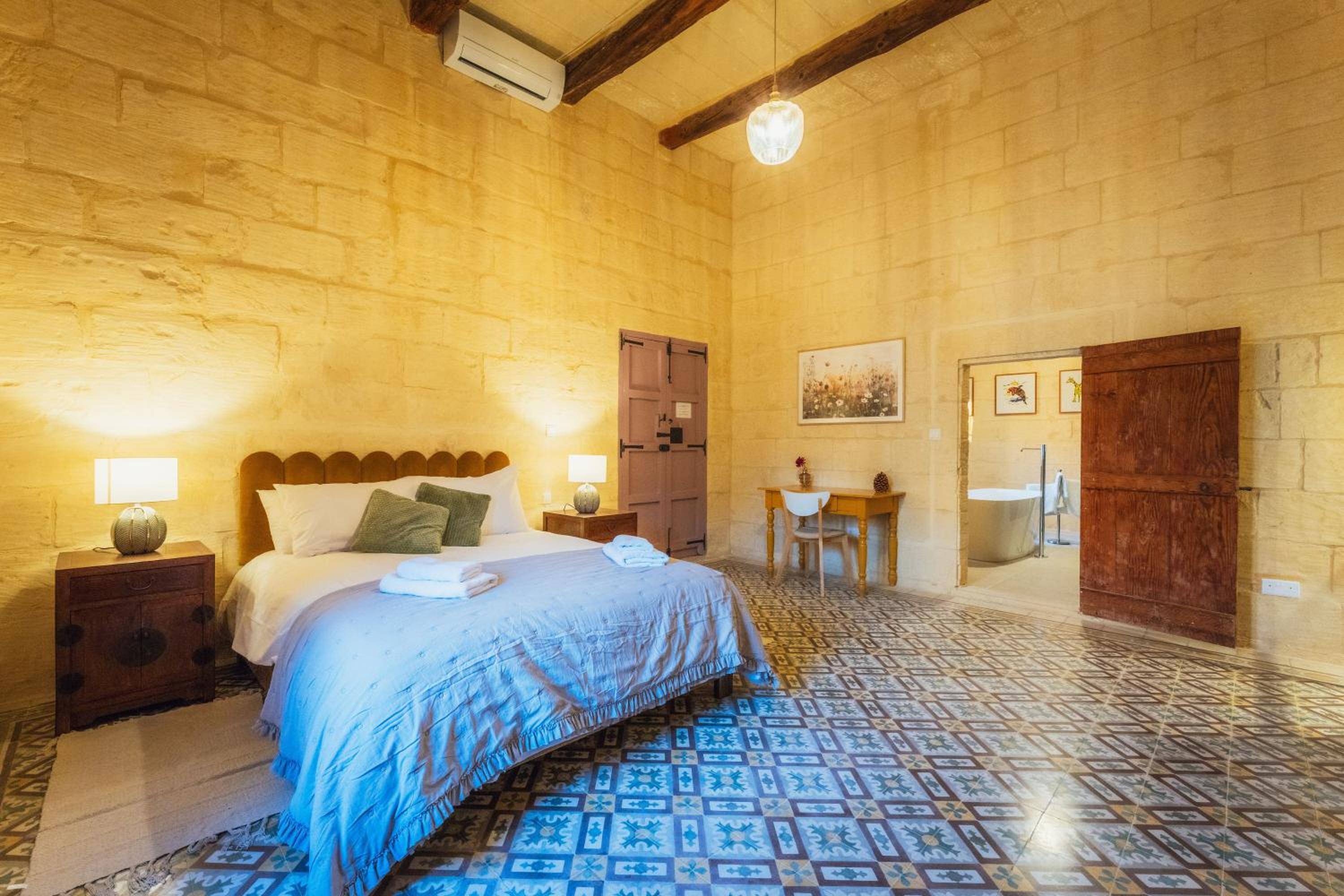 San Lawrenz Farmhouse Rustic Retreat with Pool