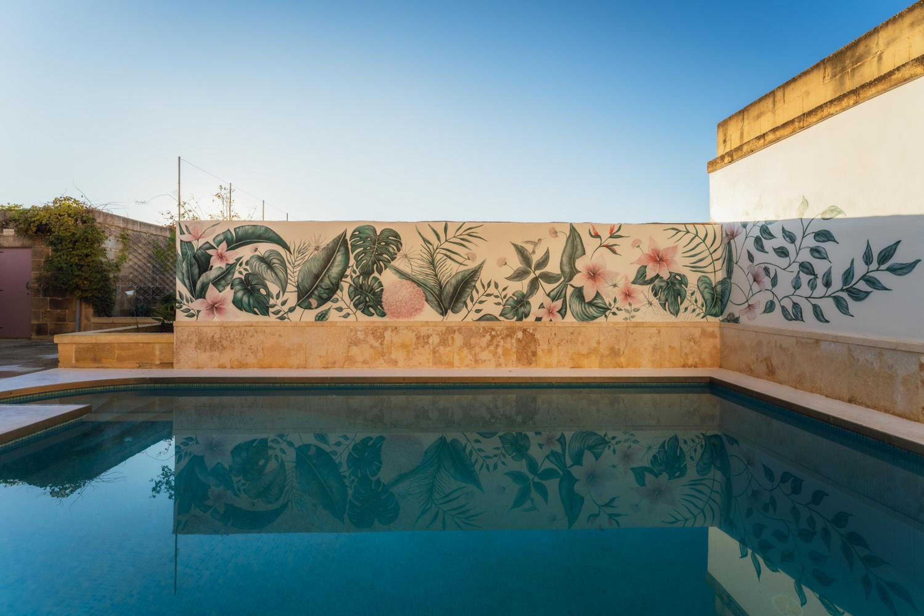 San Lawrenz Farmhouse Rustic Retreat with Pool