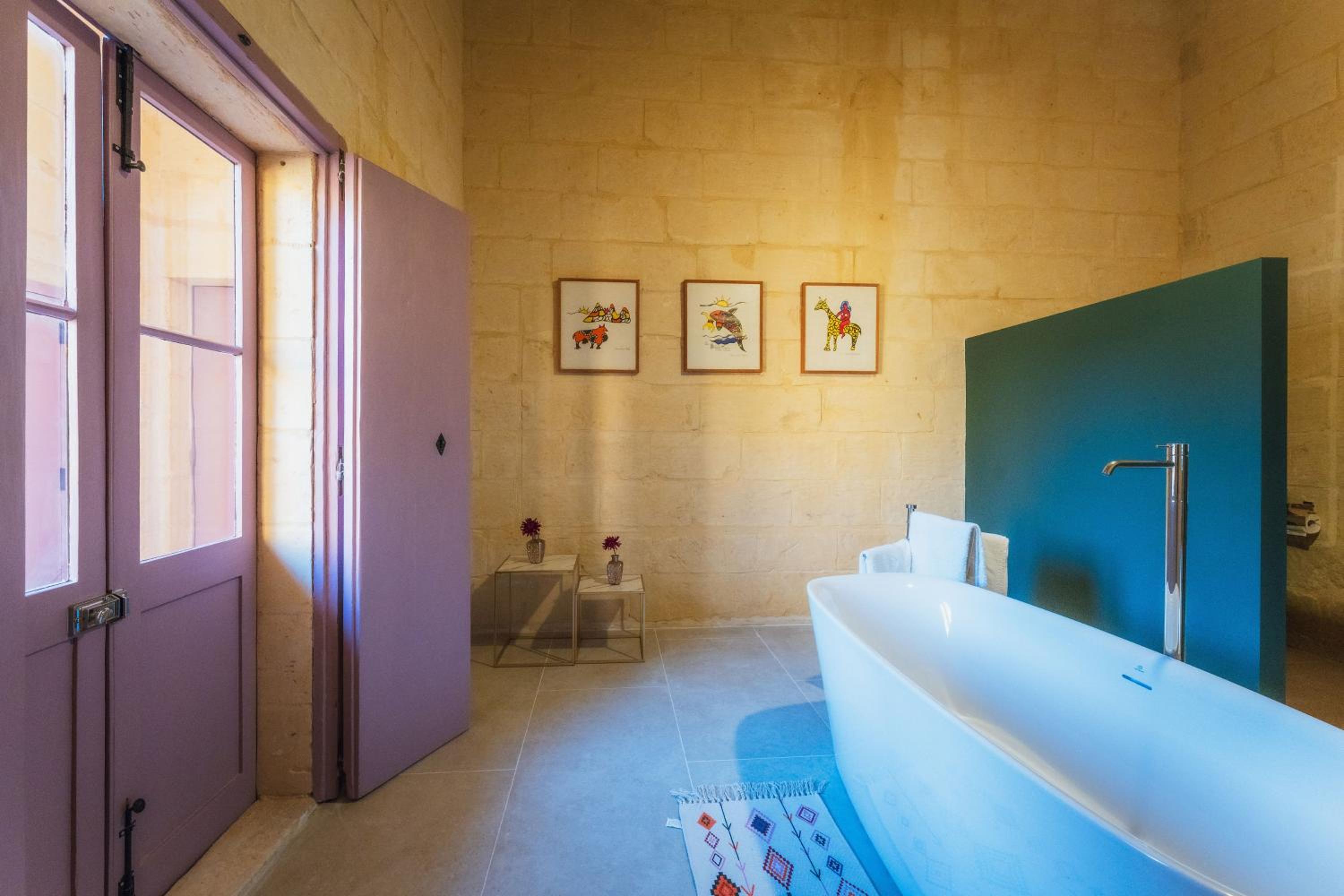 San Lawrenz Farmhouse Rustic Retreat with Pool
