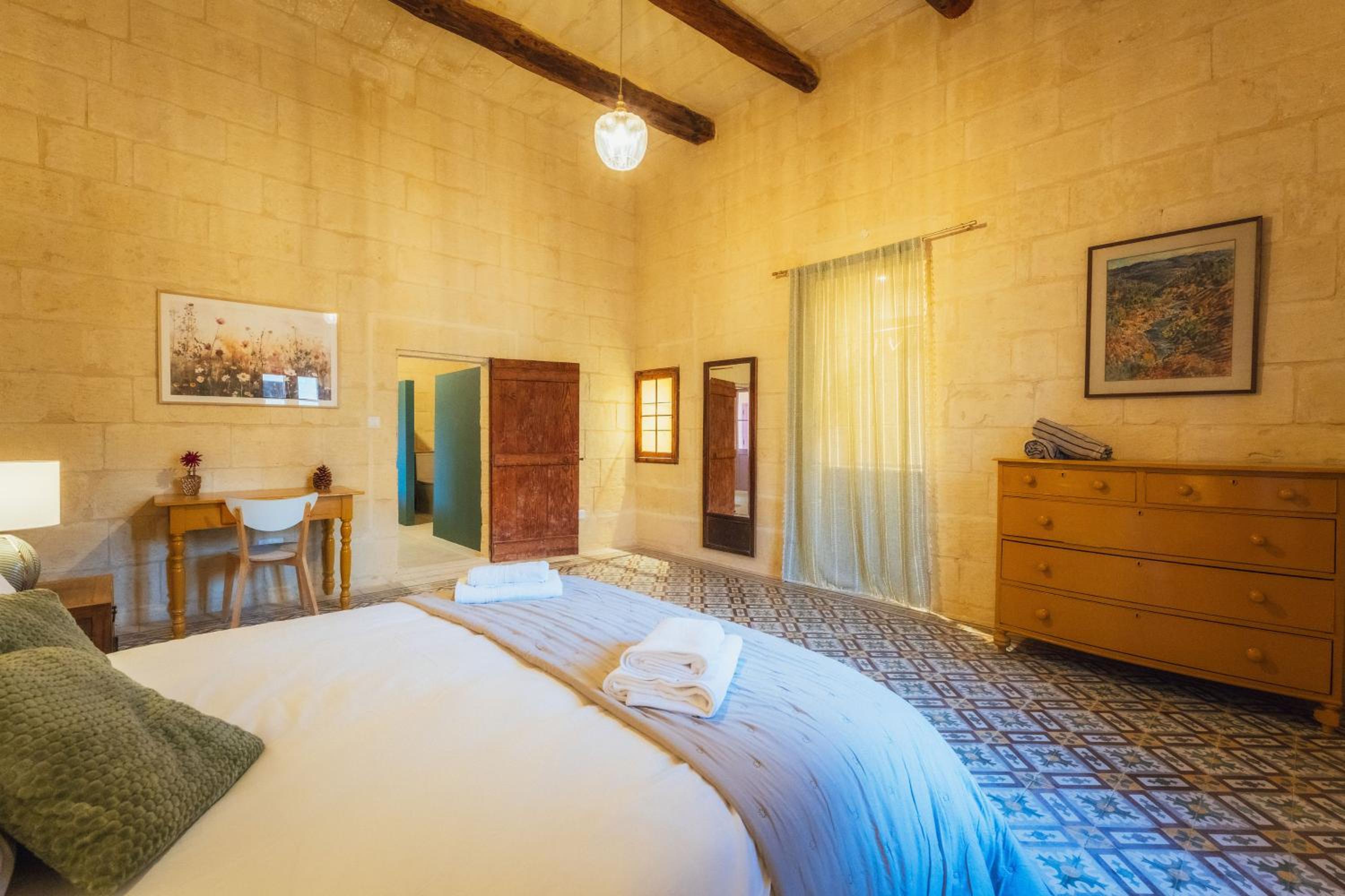 San Lawrenz Farmhouse Rustic Retreat with Pool