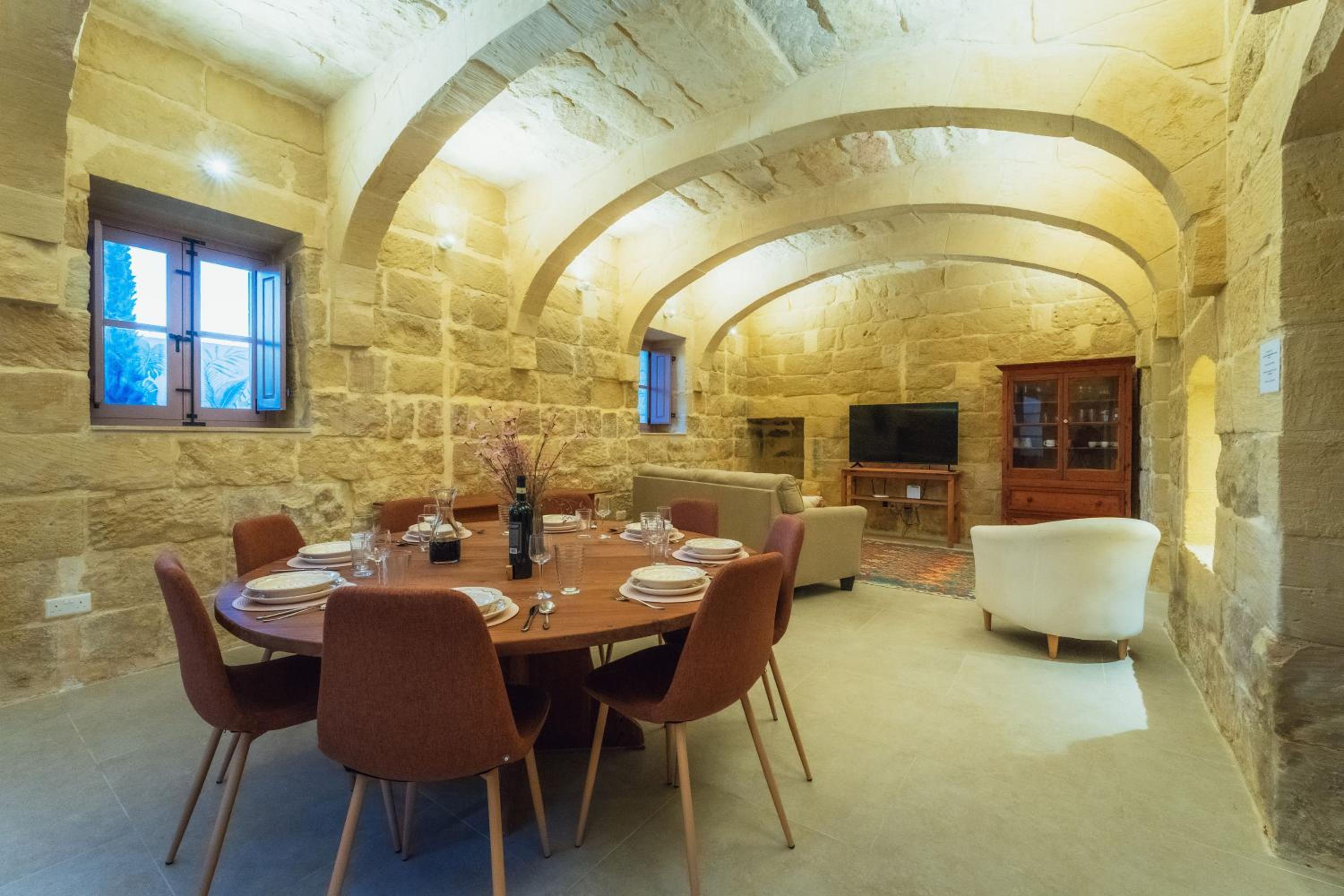 San Lawrenz Farmhouse Rustic Retreat with Pool