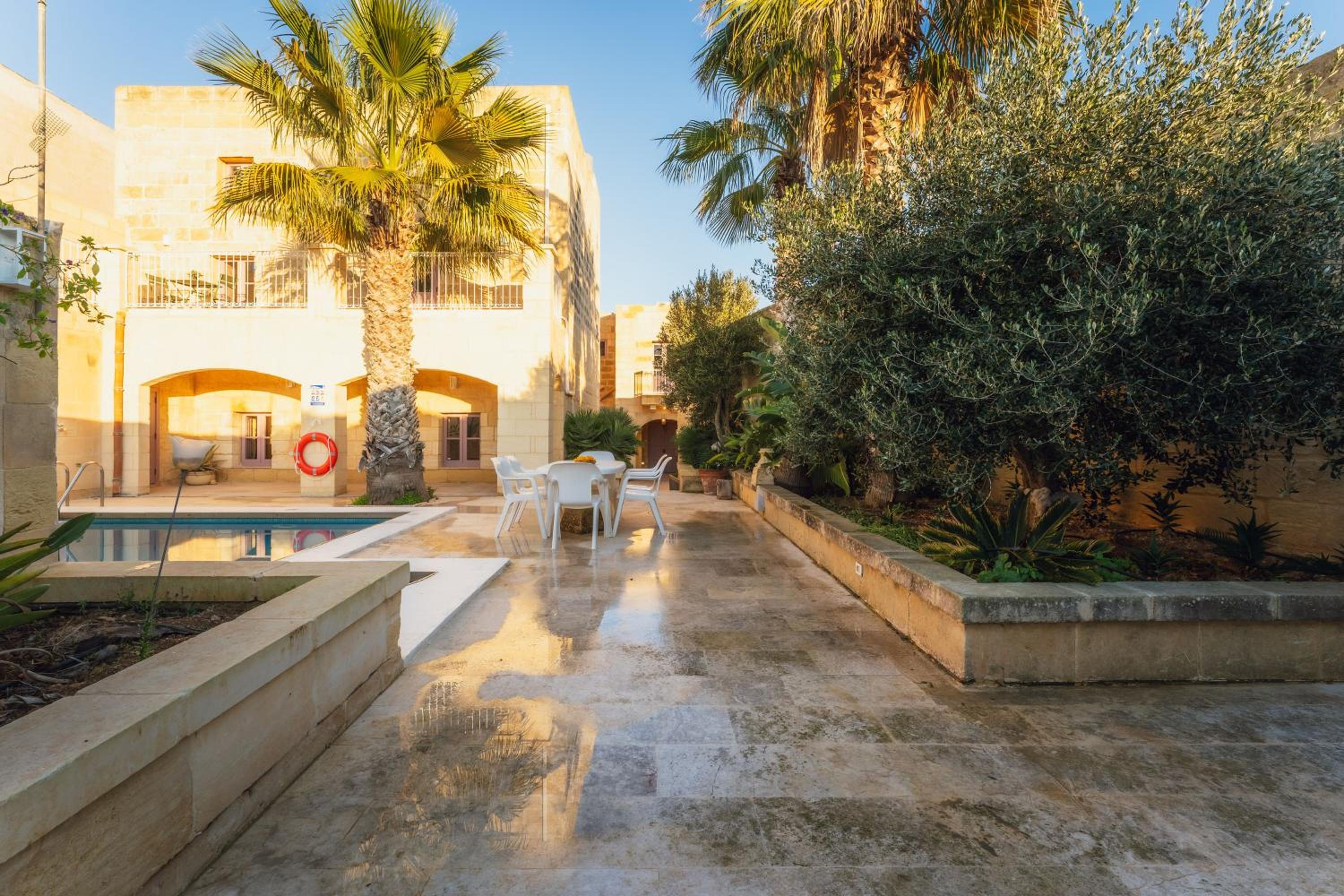 San Lawrenz Farmhouse Rustic Retreat with Pool