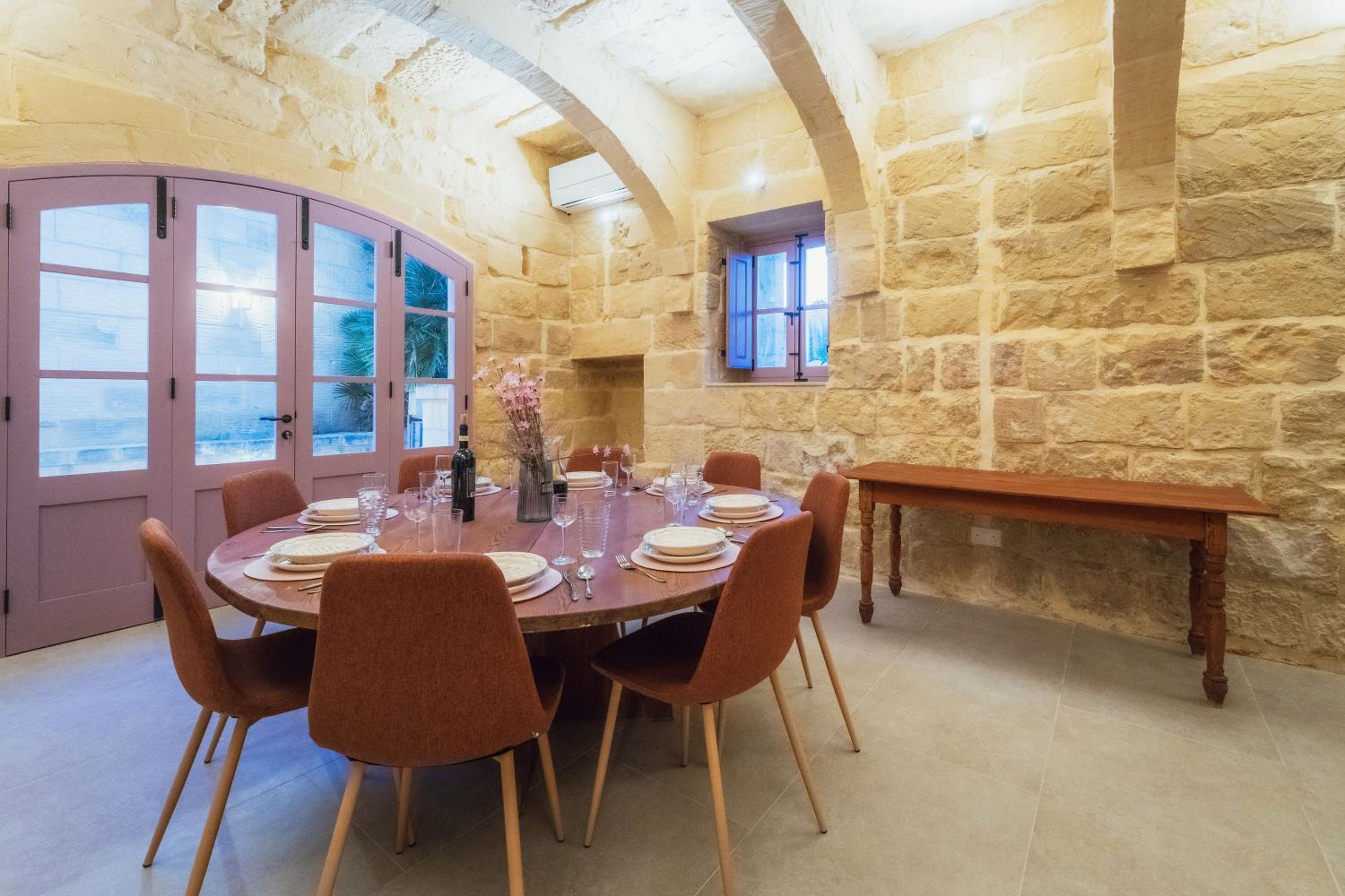 San Lawrenz Farmhouse Rustic Retreat with Pool