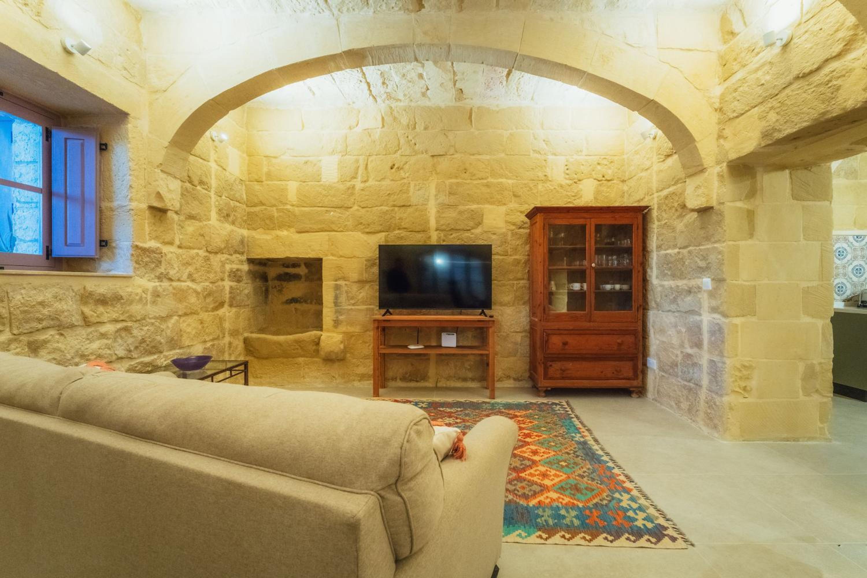 San Lawrenz Farmhouse Rustic Retreat with Pool