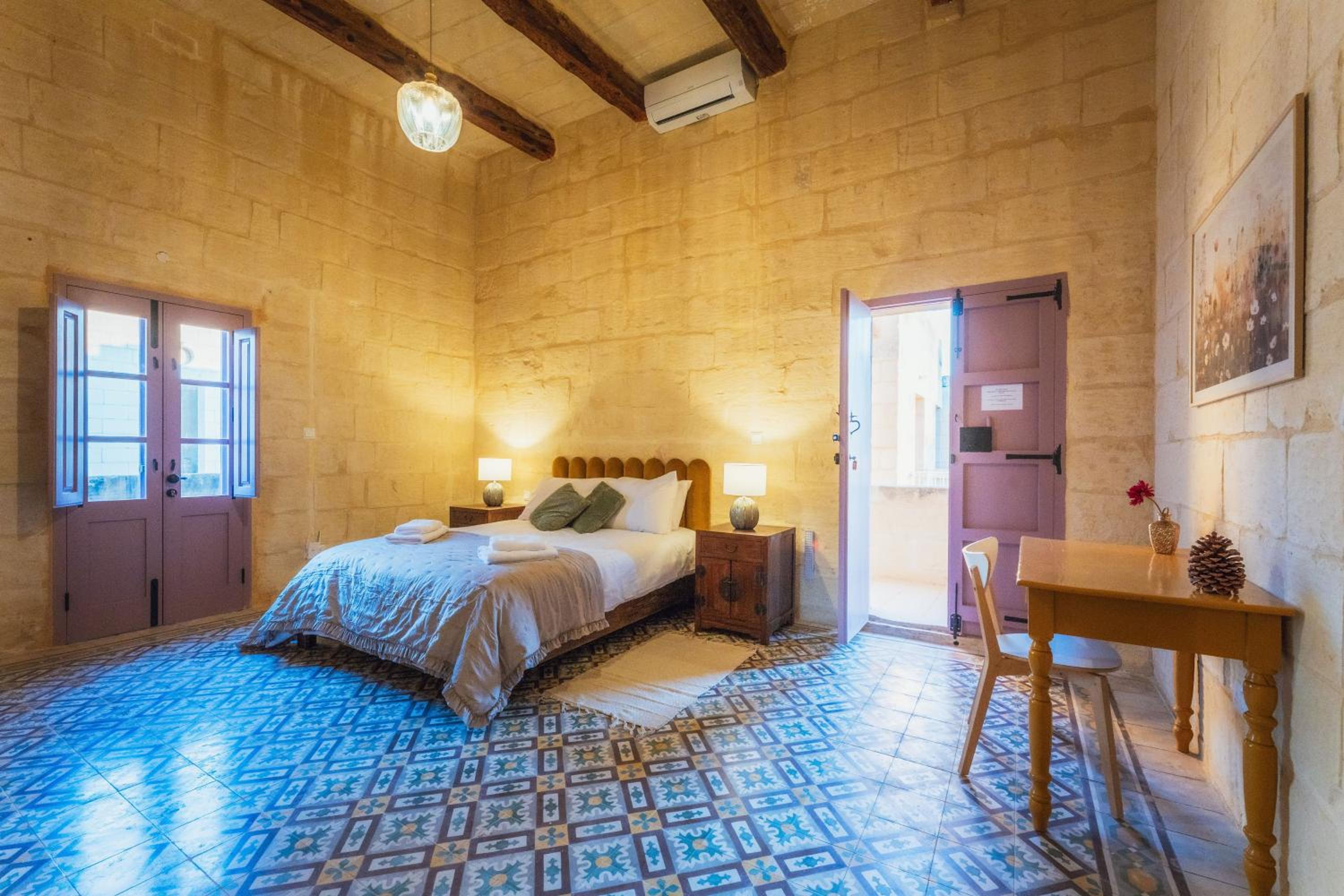 San Lawrenz Farmhouse Rustic Retreat with Pool