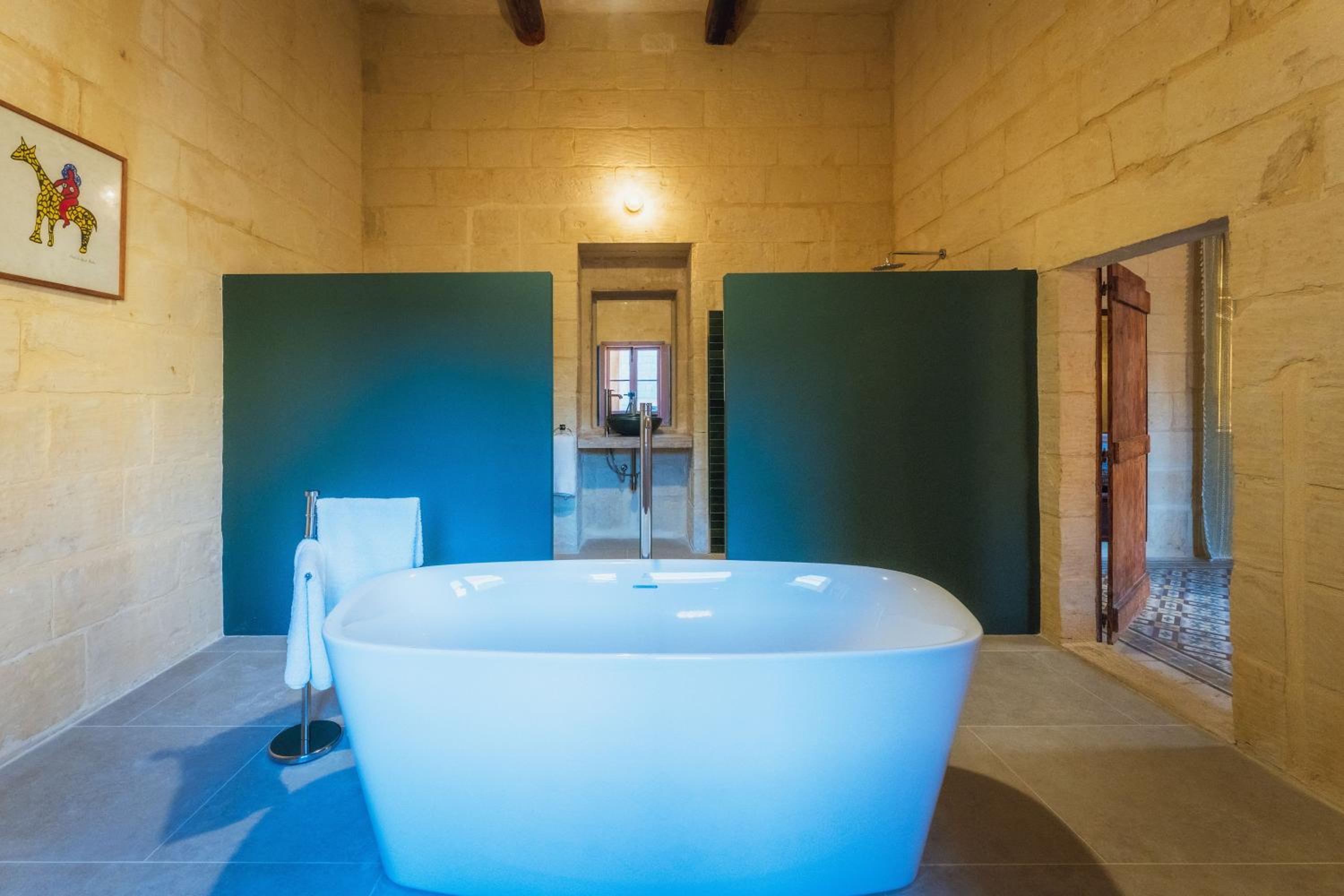 San Lawrenz Farmhouse Rustic Retreat with Pool