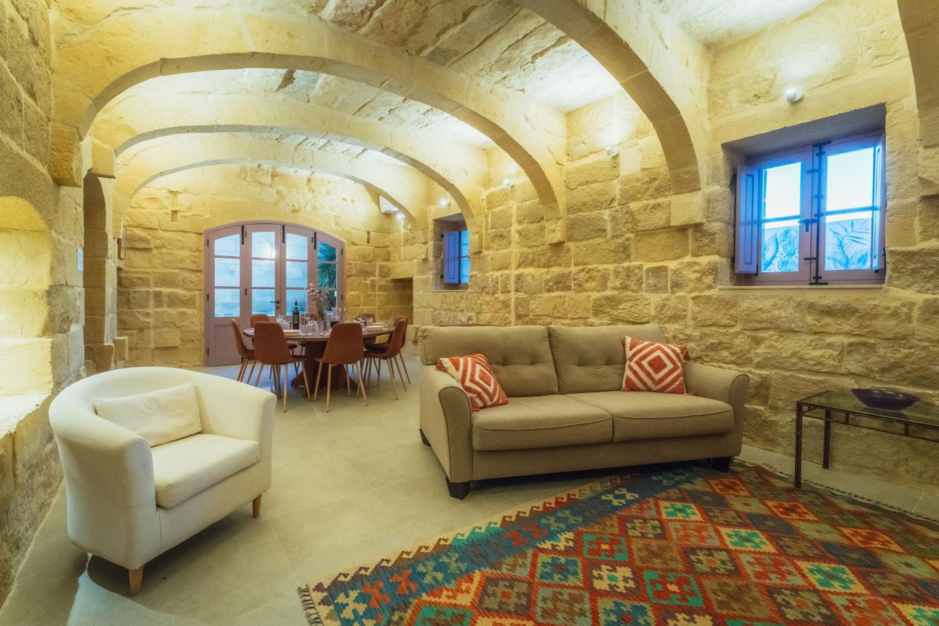 San Lawrenz Farmhouse Rustic Retreat with Pool