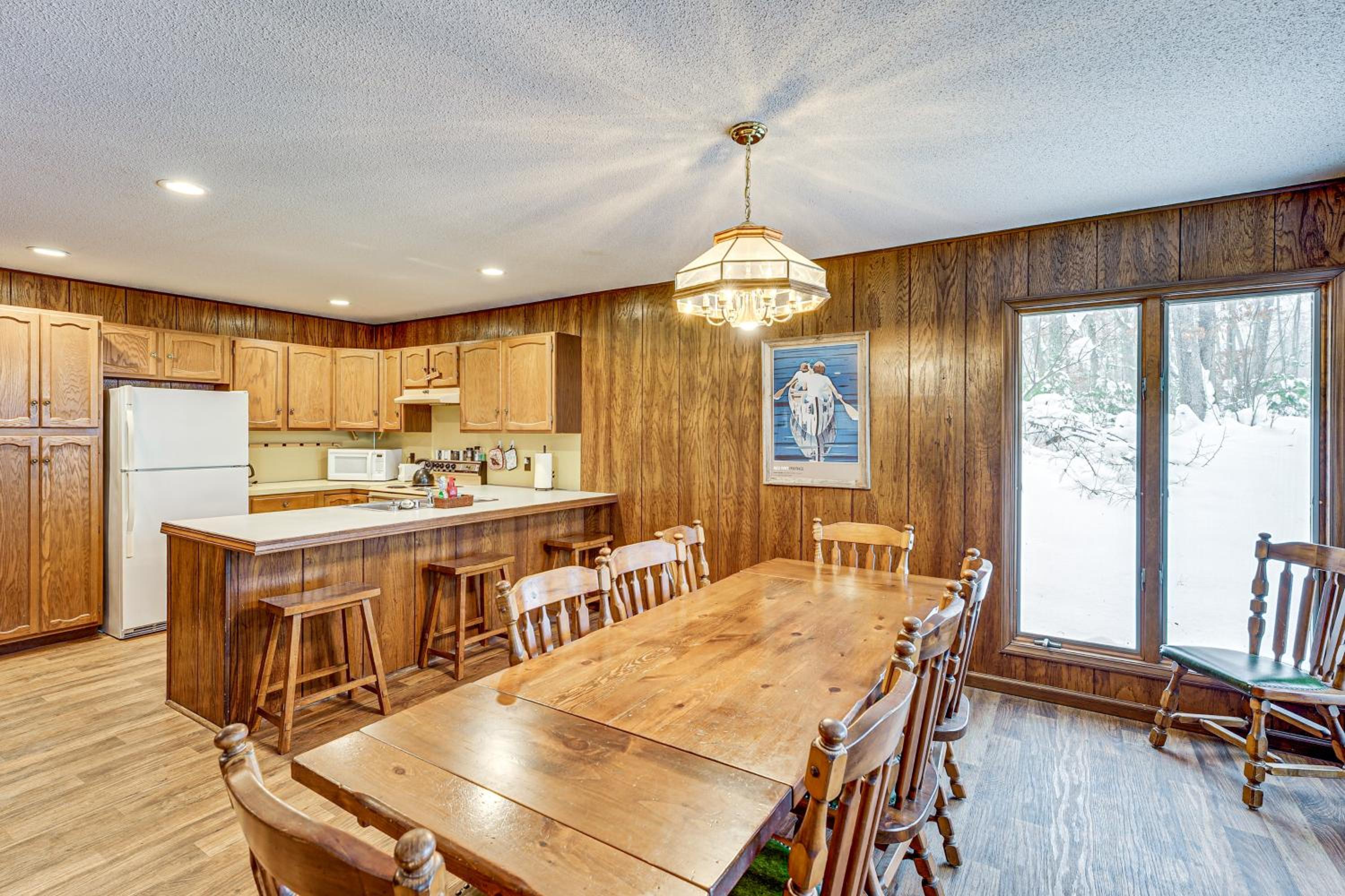 Near Manistee National Forest! Retro Cabin Retreat