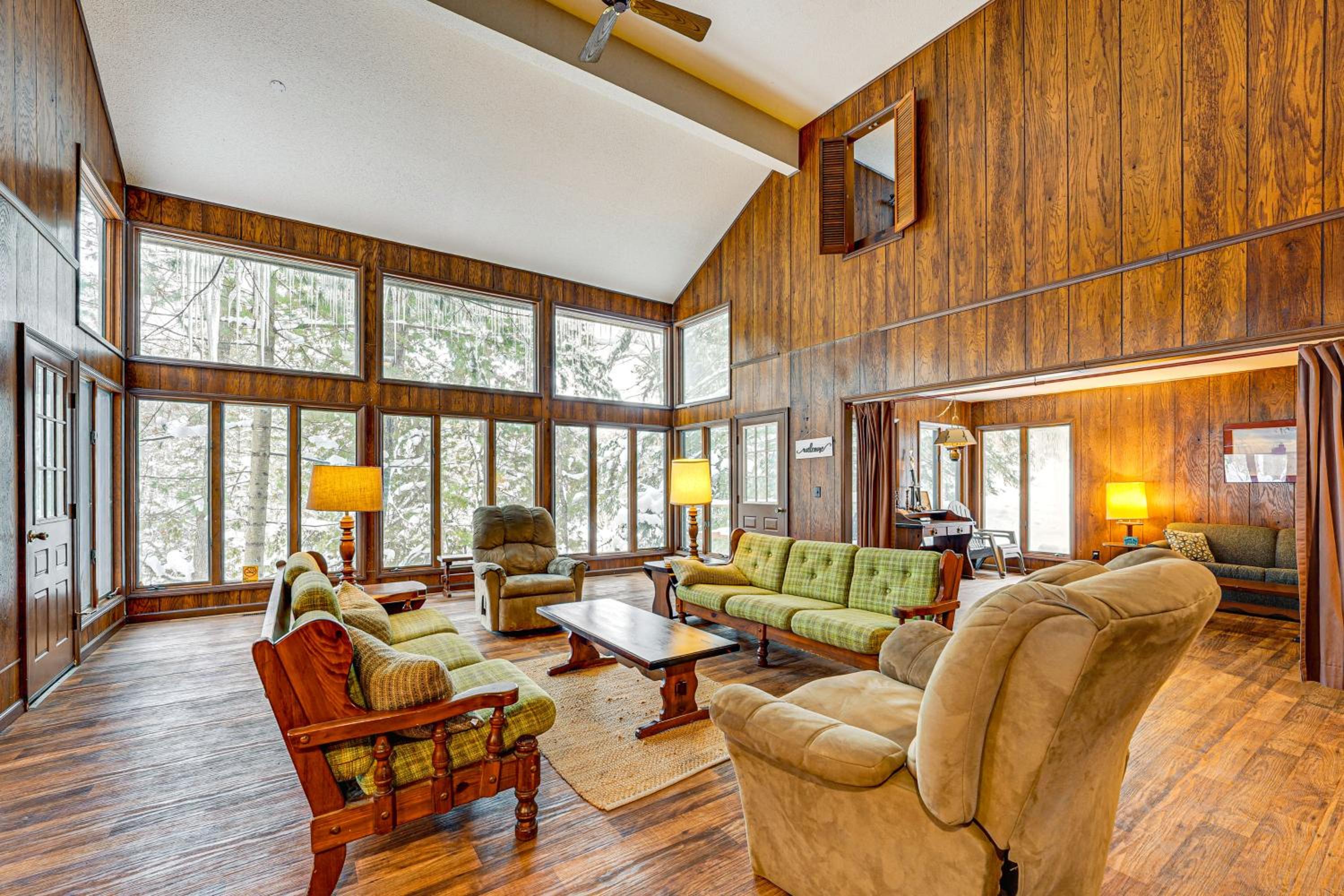 Near Manistee National Forest! Retro Cabin Retreat