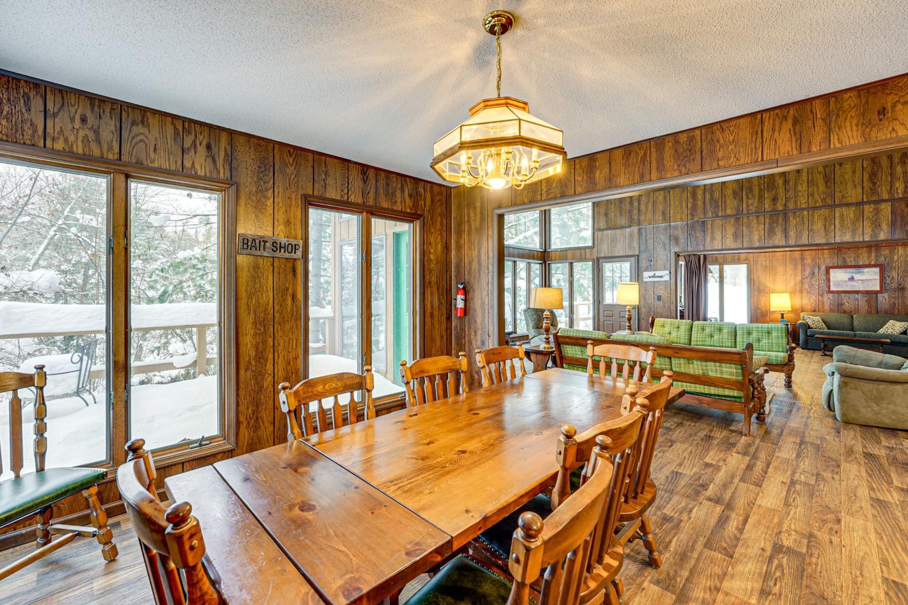 Near Manistee National Forest! Retro Cabin Retreat