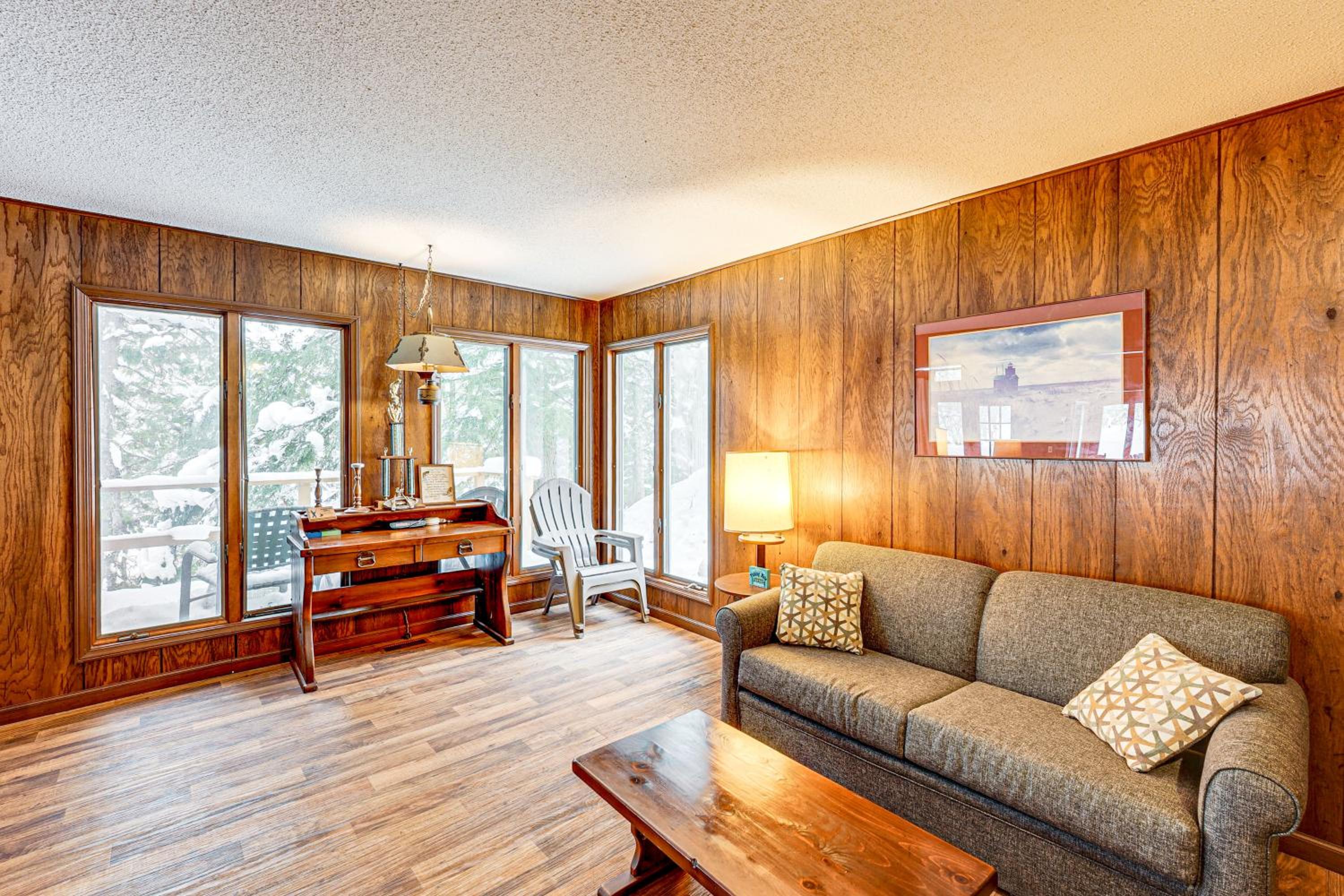 Near Manistee National Forest! Retro Cabin Retreat