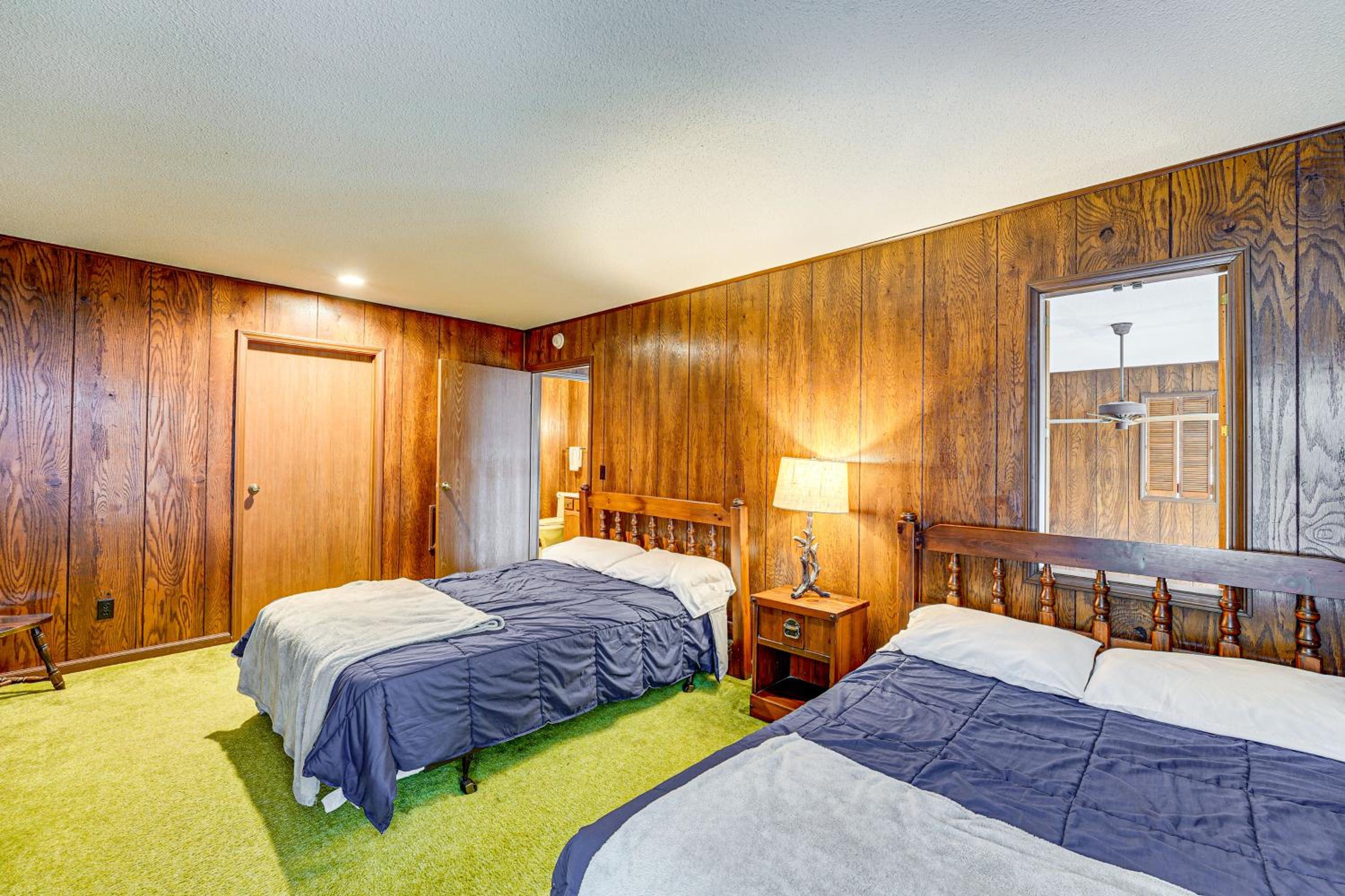 Near Manistee National Forest! Retro Cabin Retreat