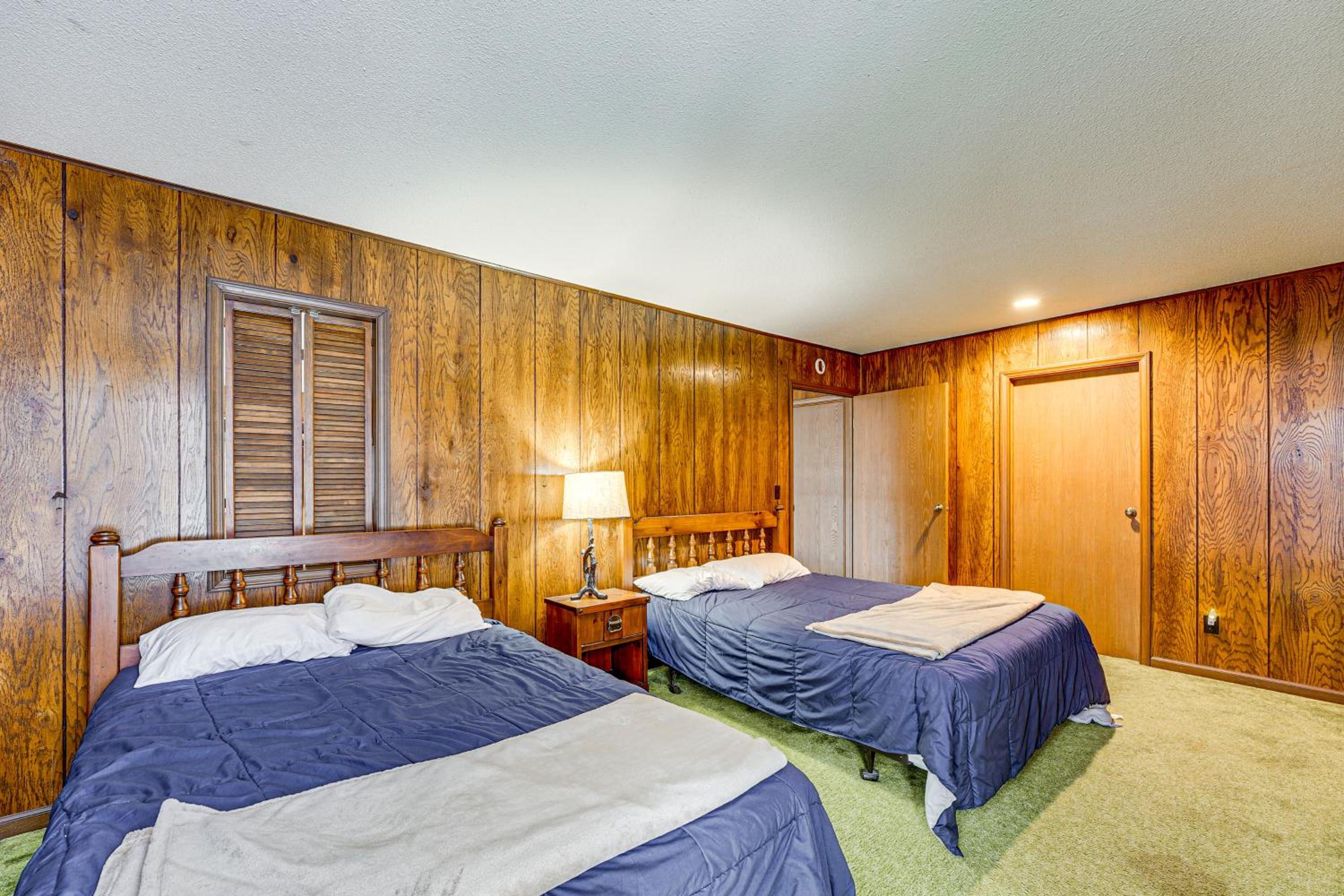 Near Manistee National Forest! Retro Cabin Retreat